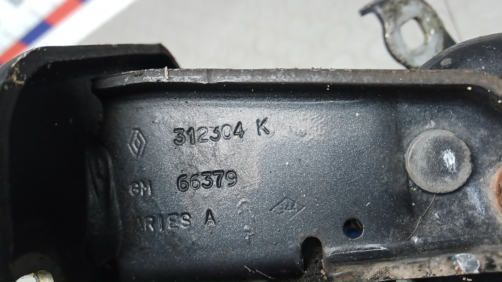 Петля двери задней