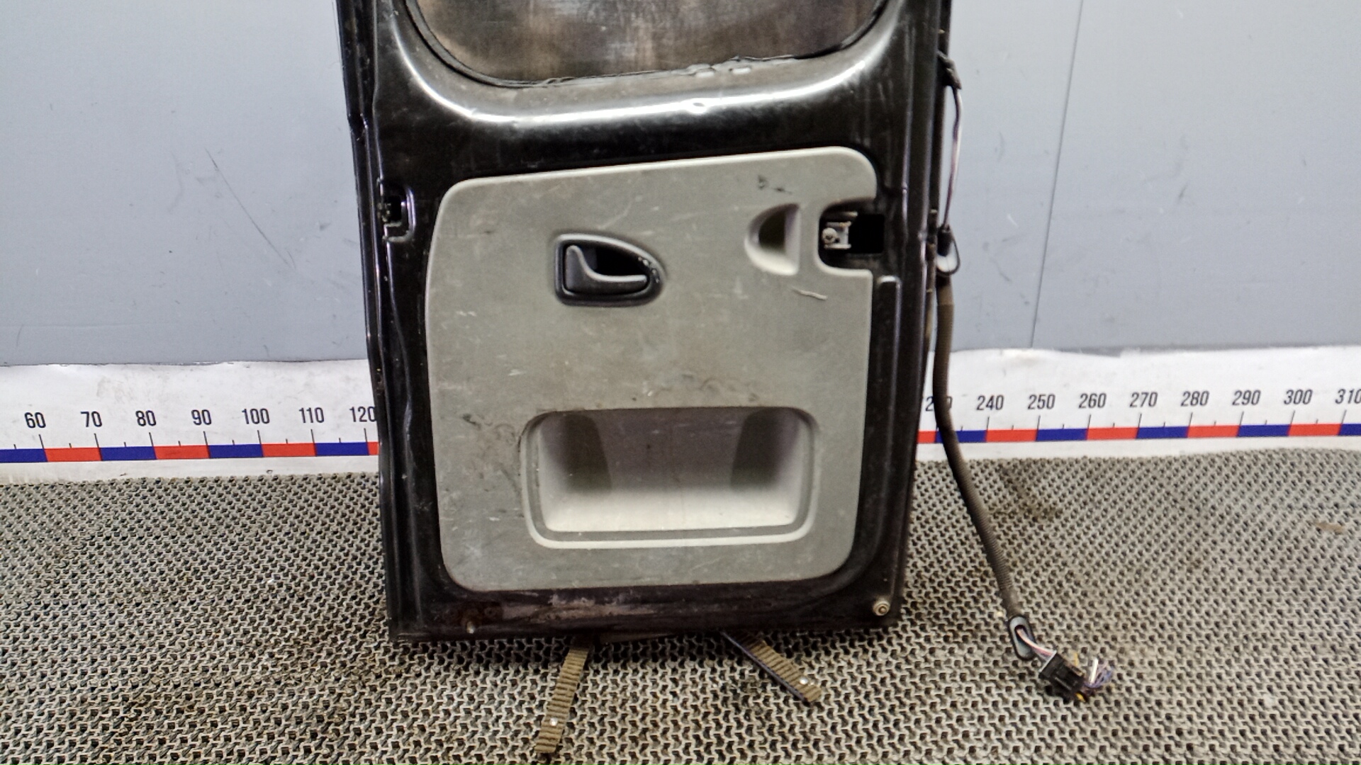 Дверь багажника левая