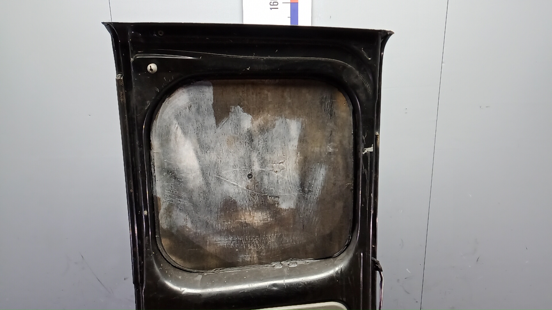 Дверь багажника левая