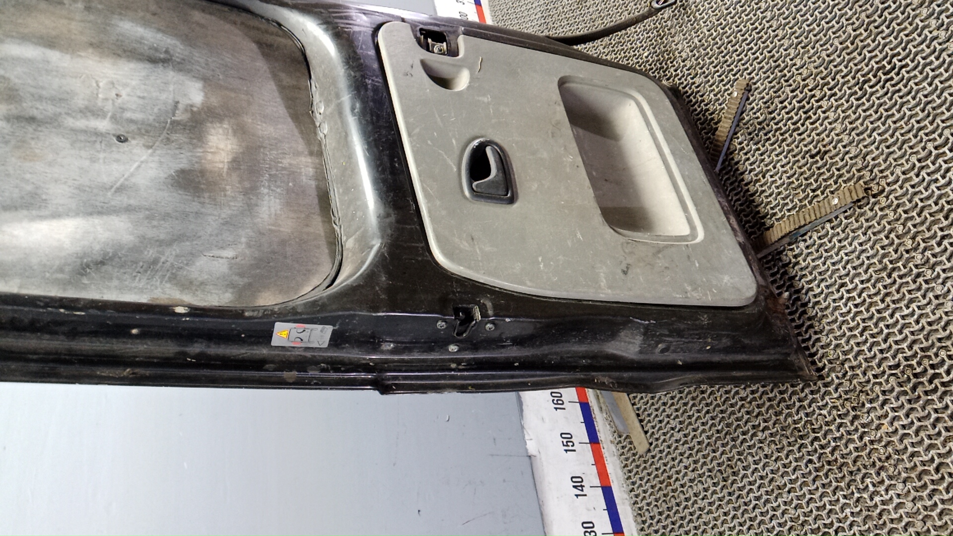 Дверь багажника левая