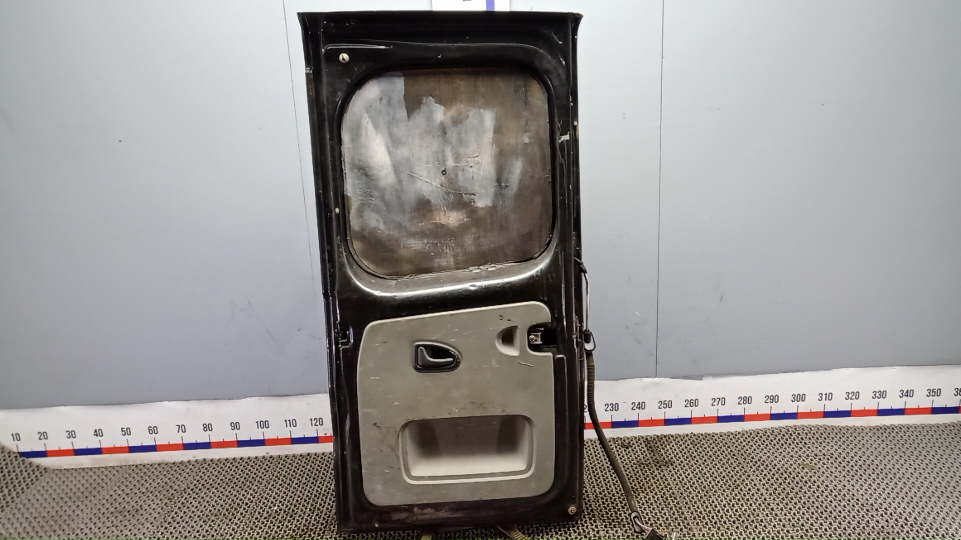 Дверь багажника левая