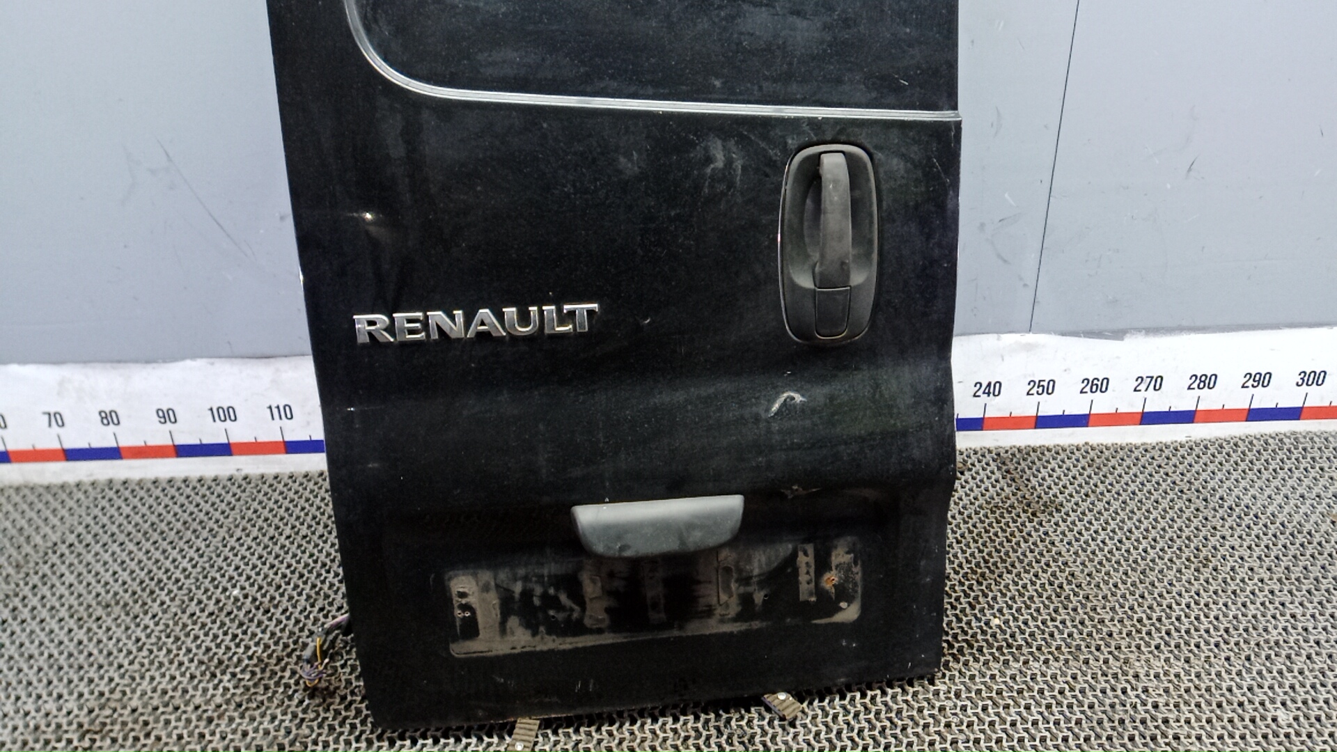 Дверь багажника левая