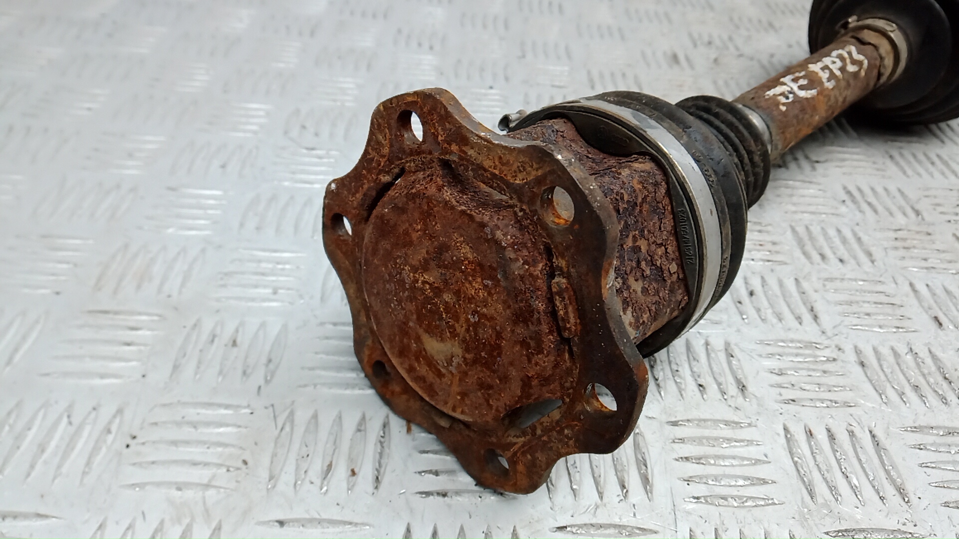 Полуось передняя левая