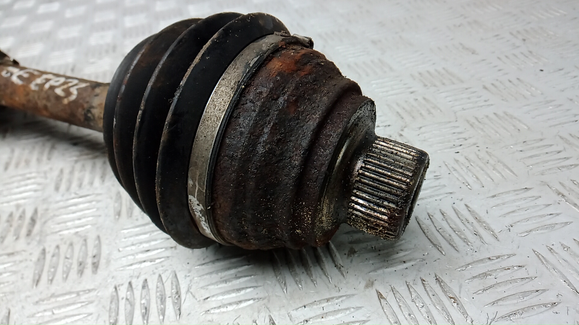 Полуось передняя левая