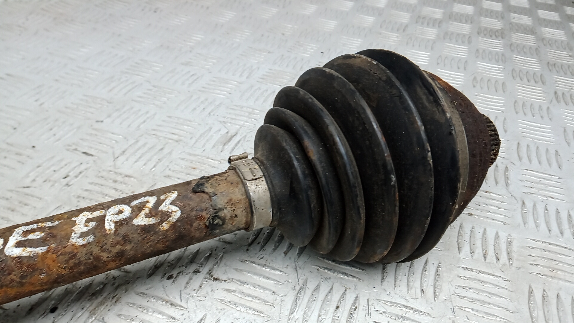 Полуось передняя левая