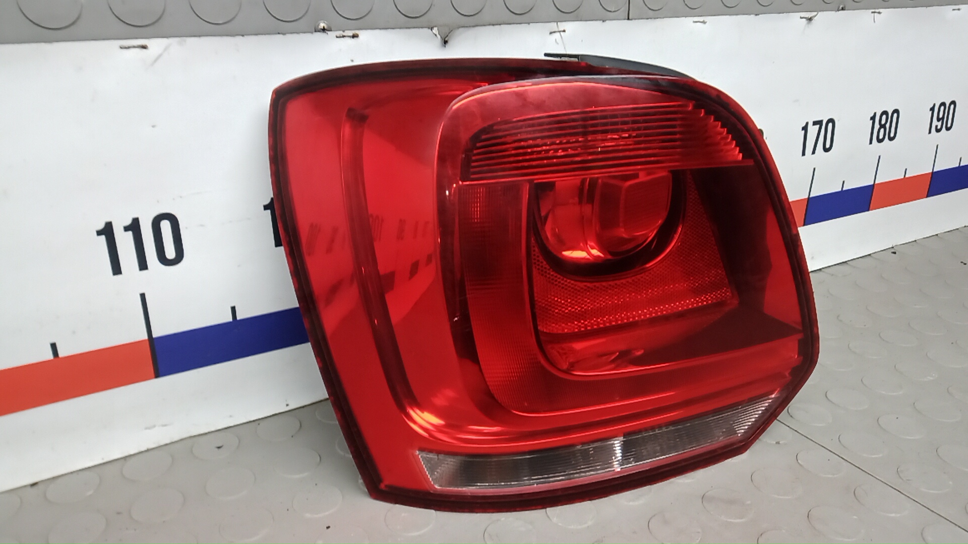 Фонарь задний левый