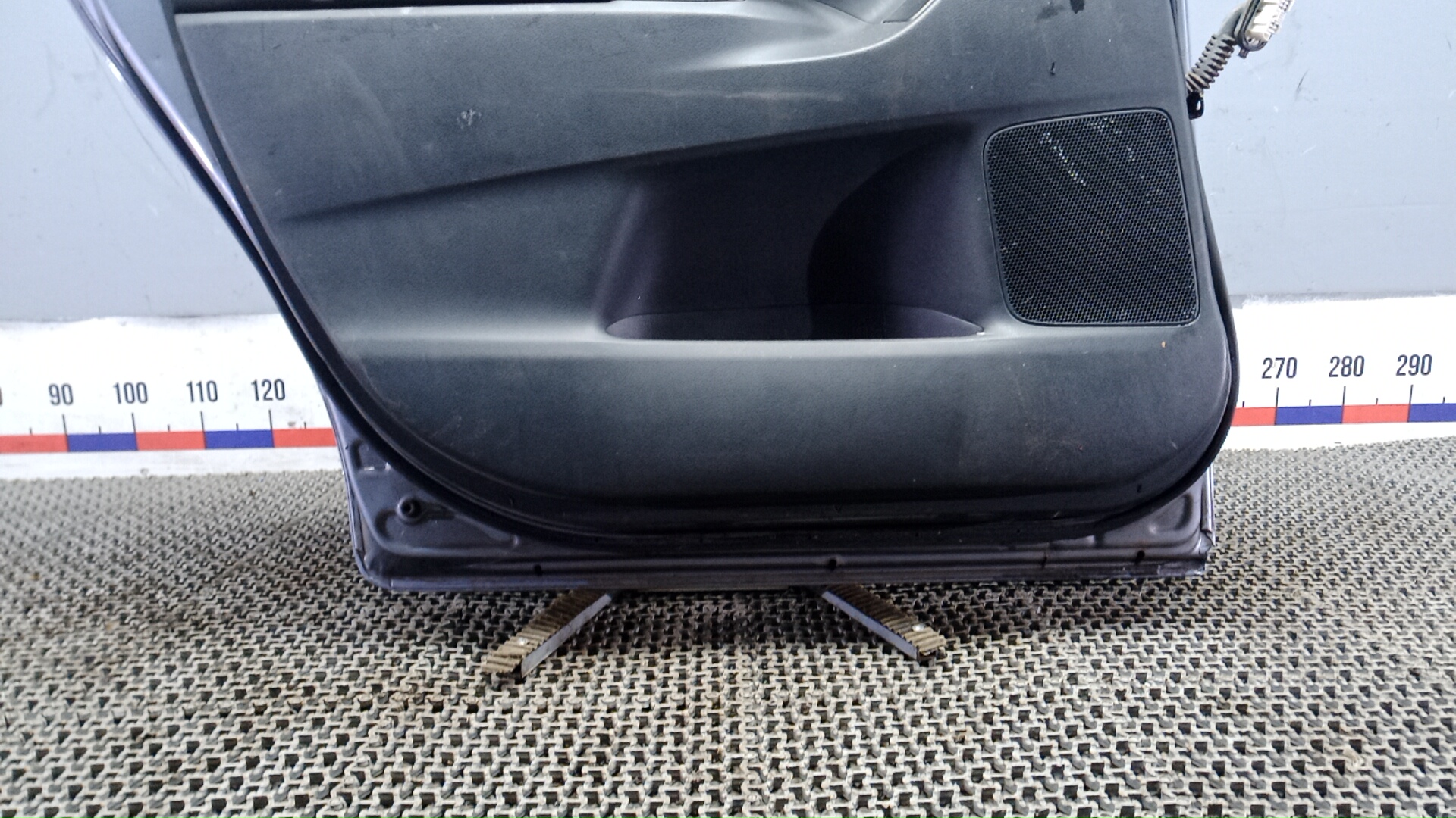 Дверь задняя левая