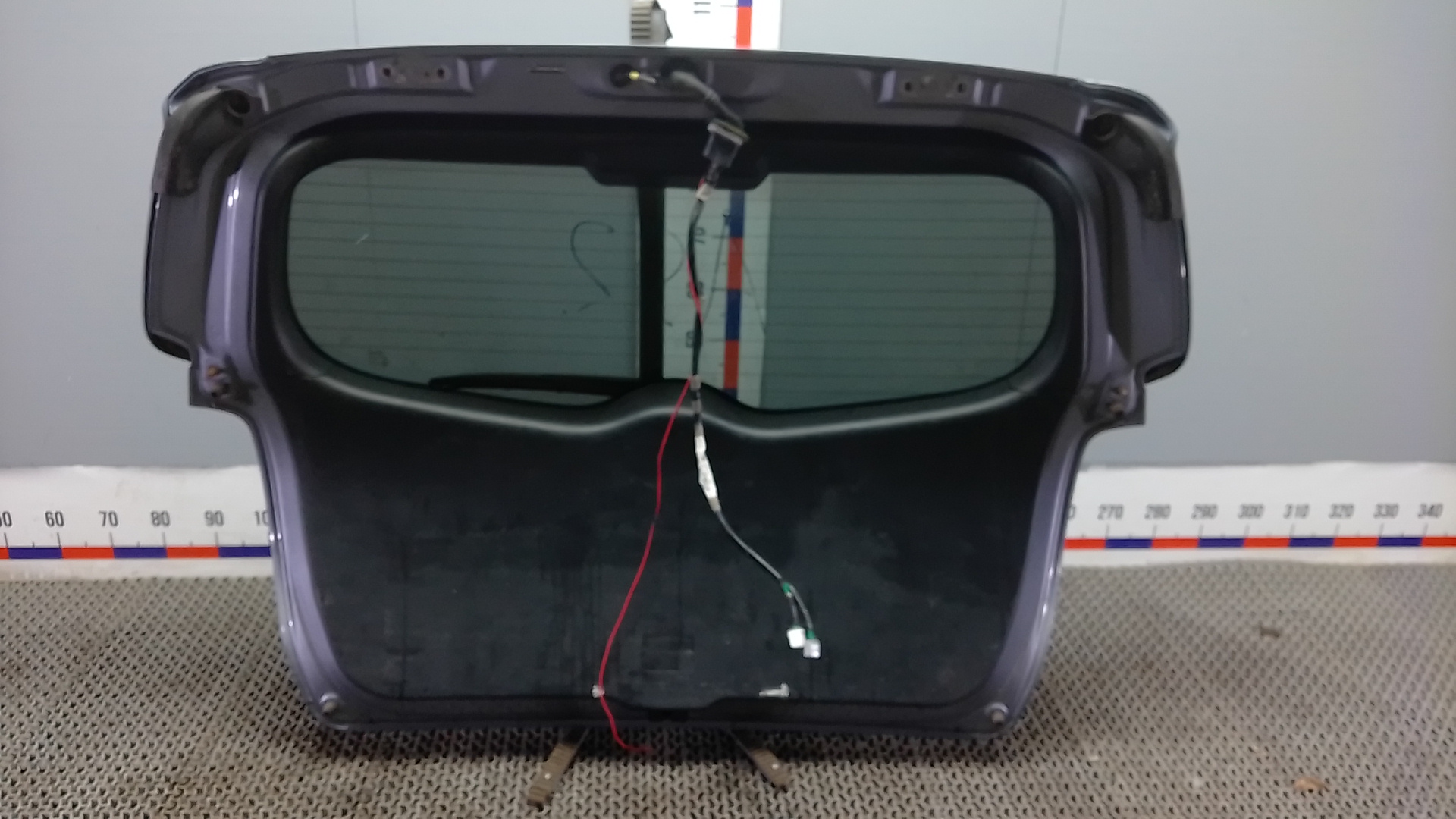 Дверь багажника