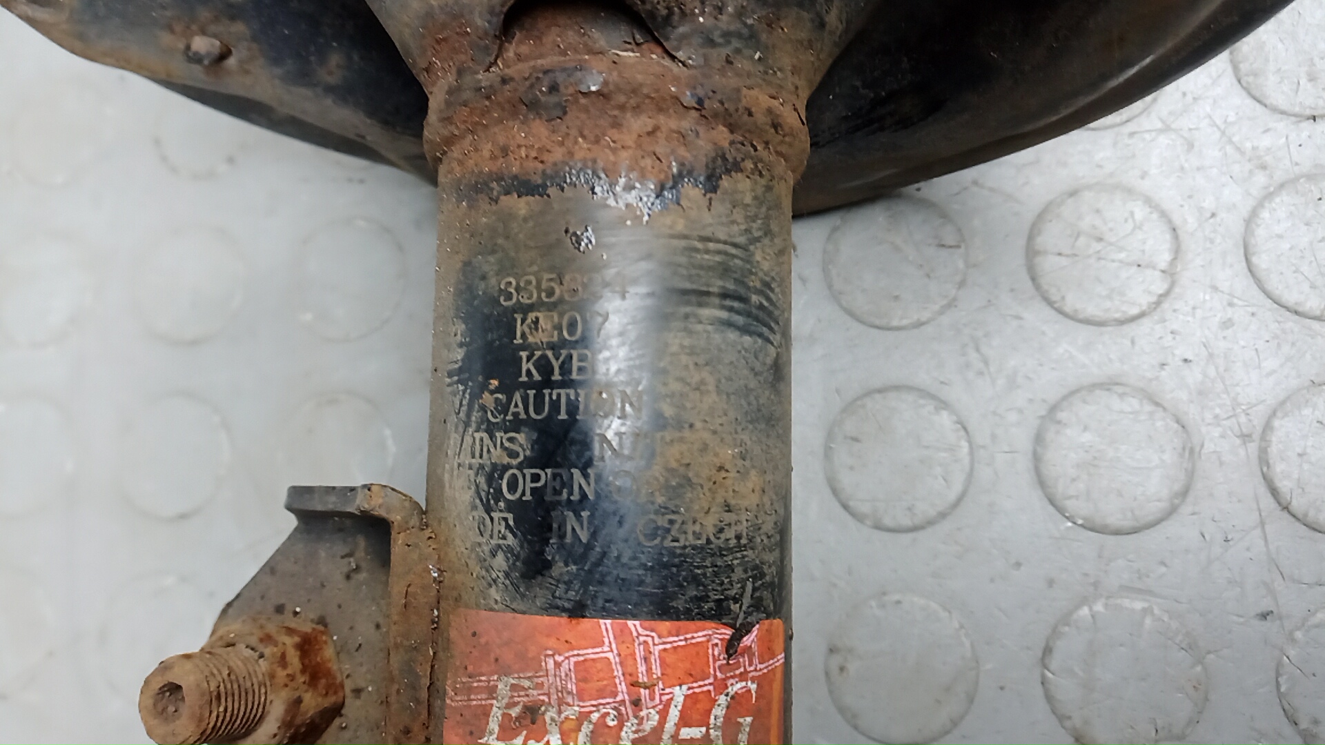 Амортизатор передний левый