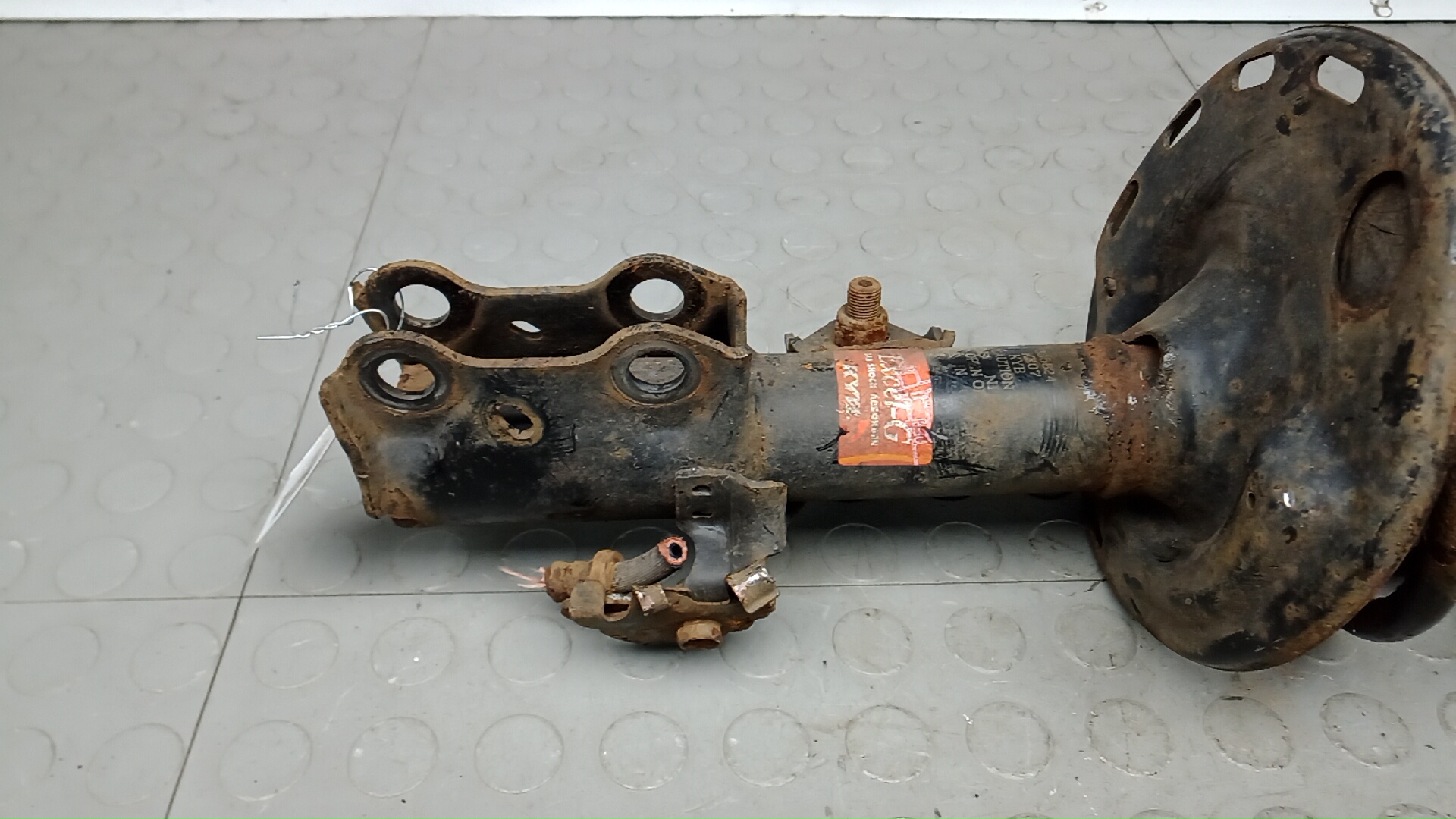 Амортизатор передний левый