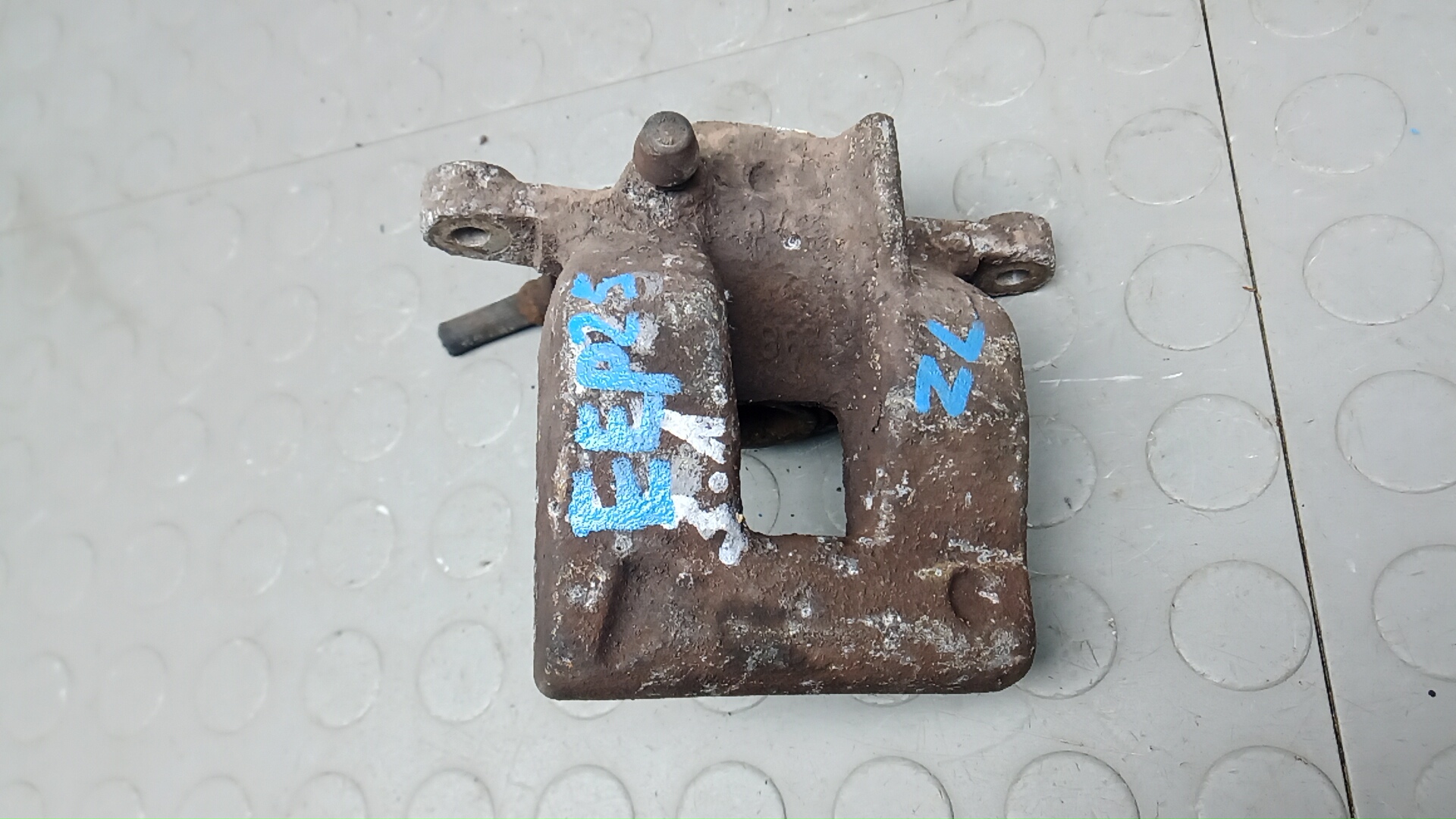 Суппорт задний левый