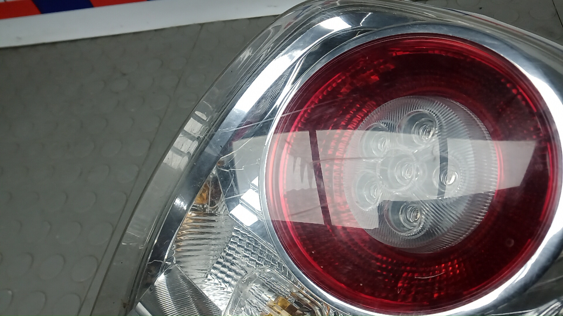 Фонарь задний правый