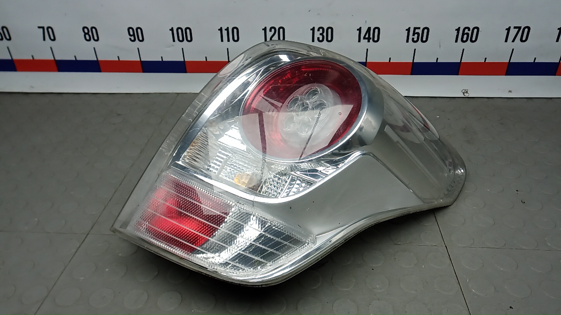 Фонарь задний правый