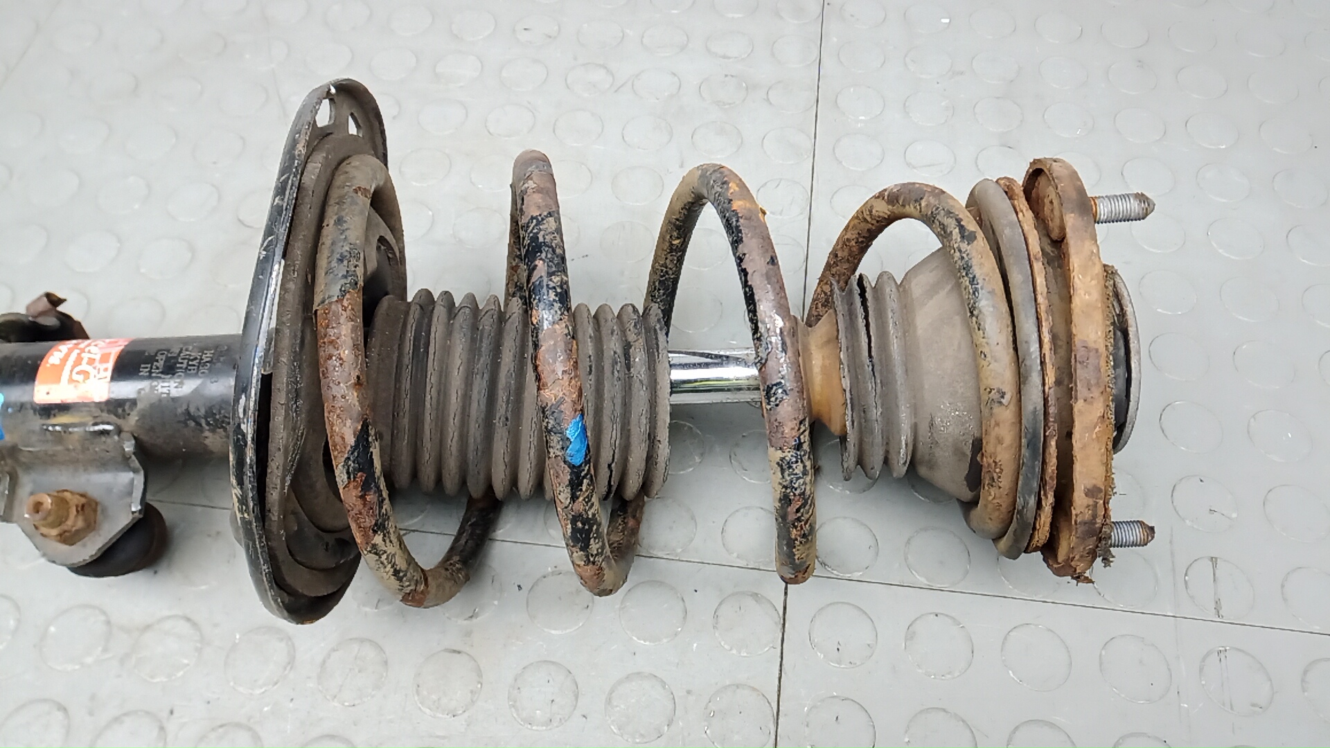 Амортизатор передний правый