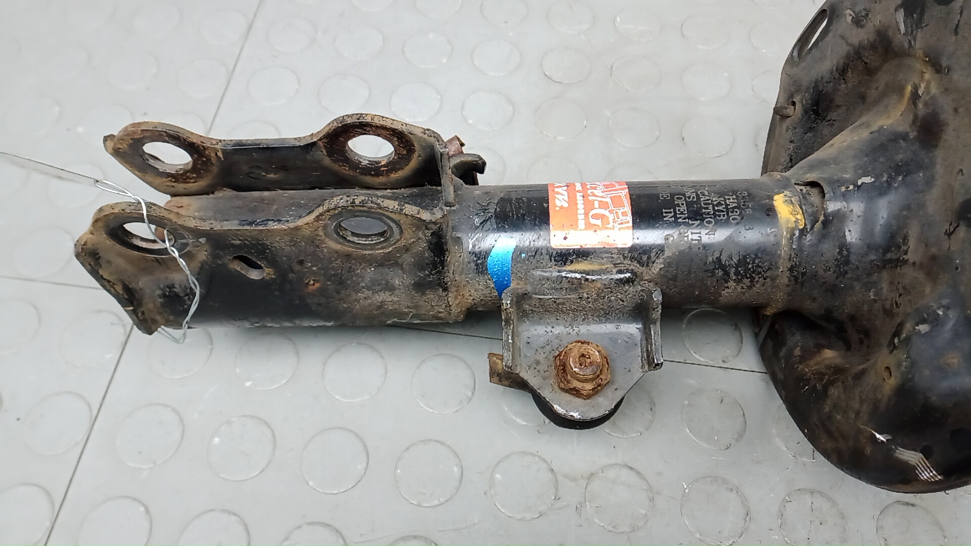 Амортизатор передний правый