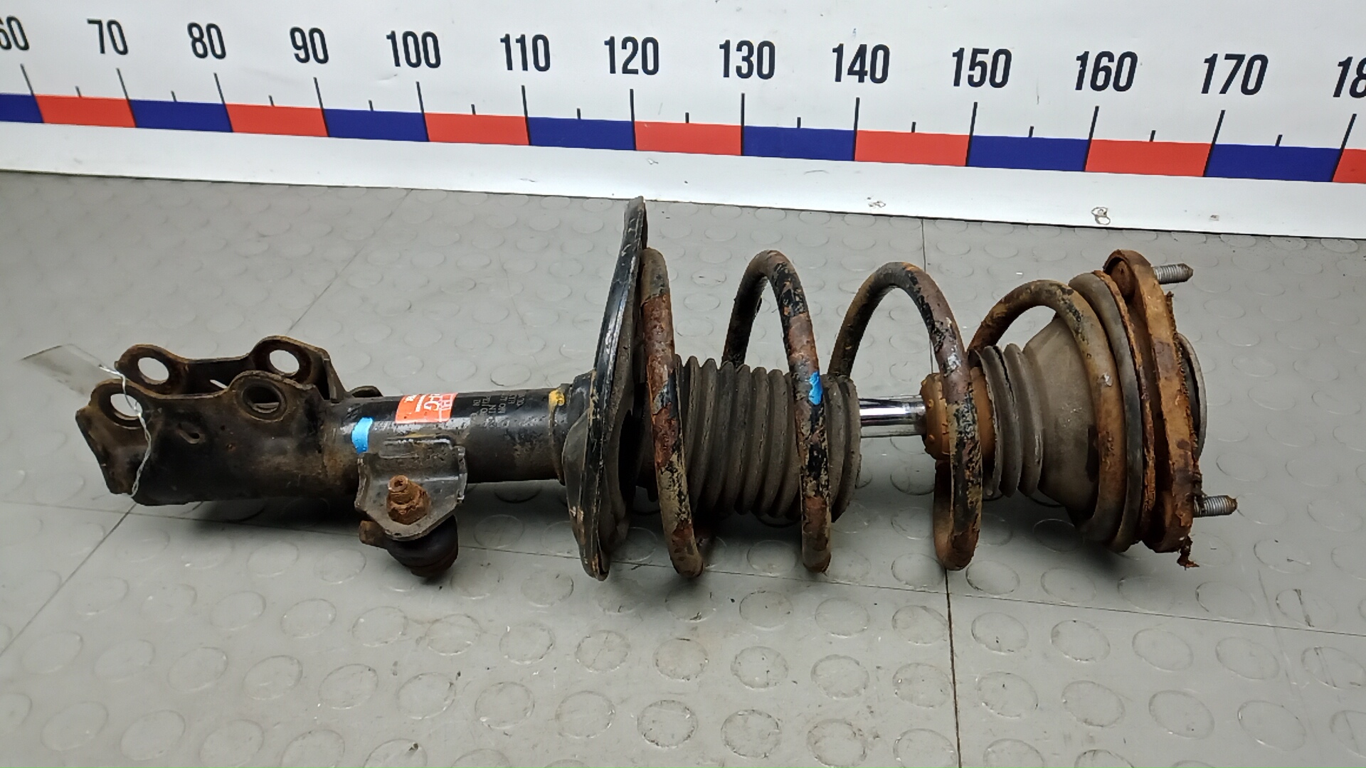 Амортизатор передний правый