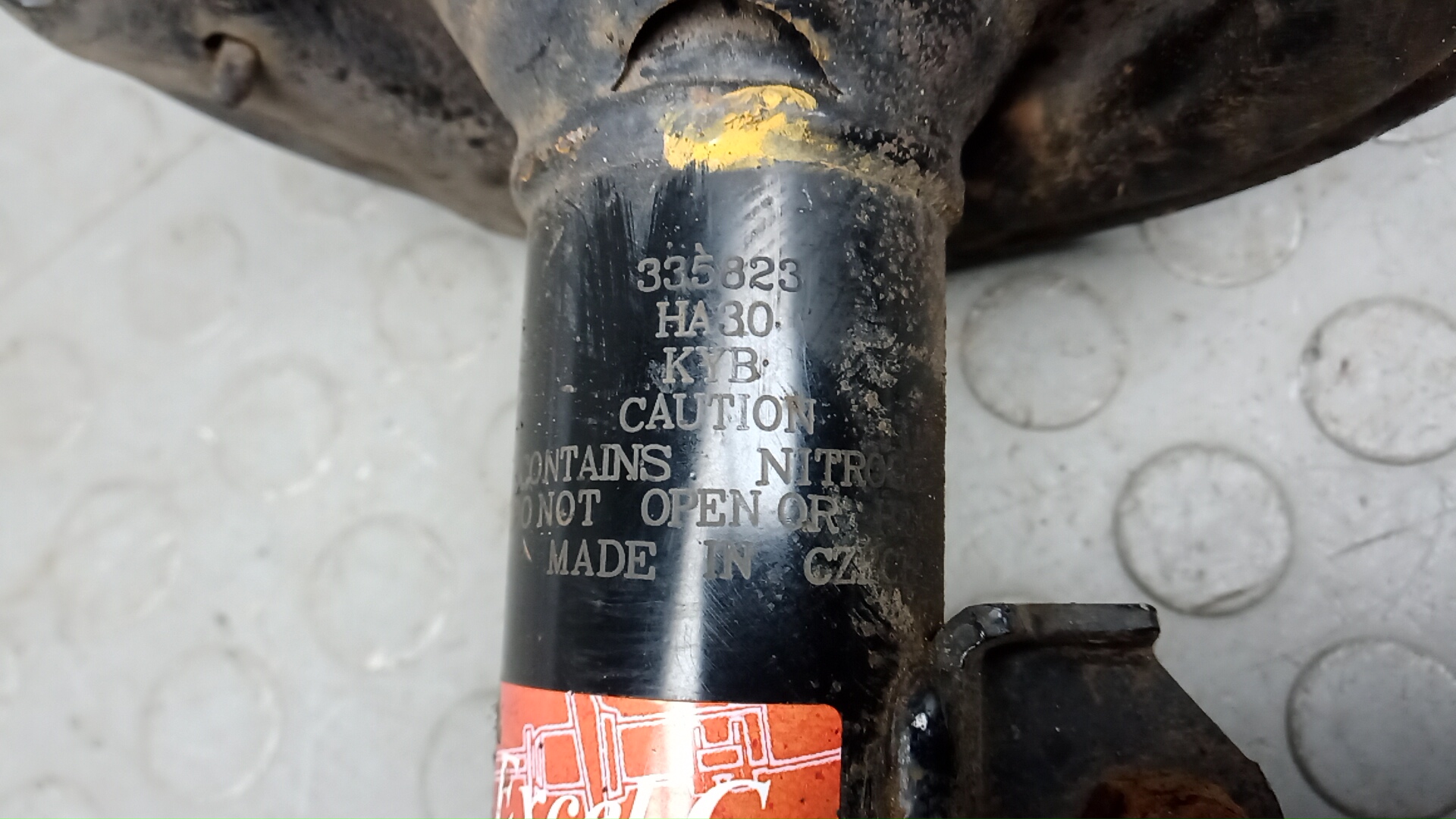 Амортизатор передний правый