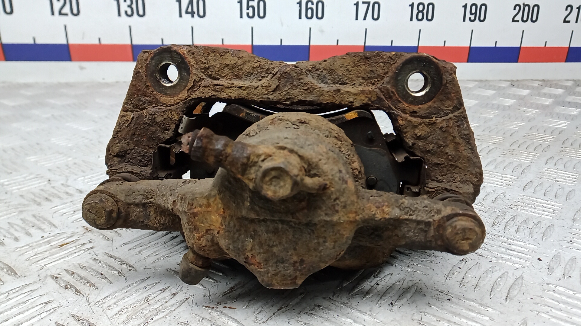 Суппорт передний правый