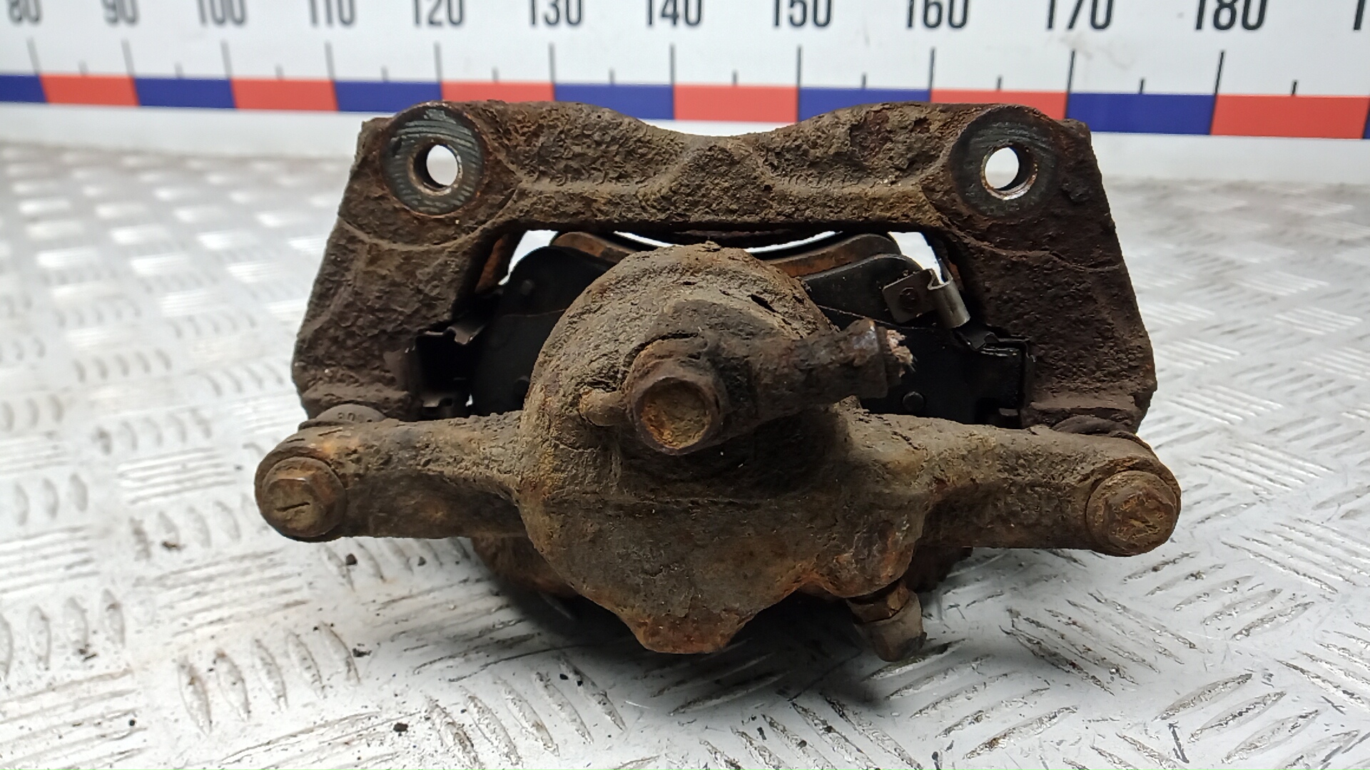 Суппорт передний левый