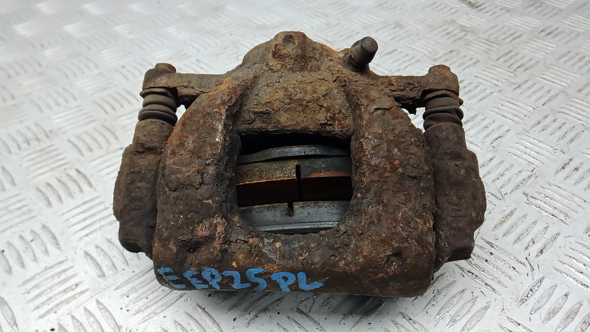 Суппорт передний левый