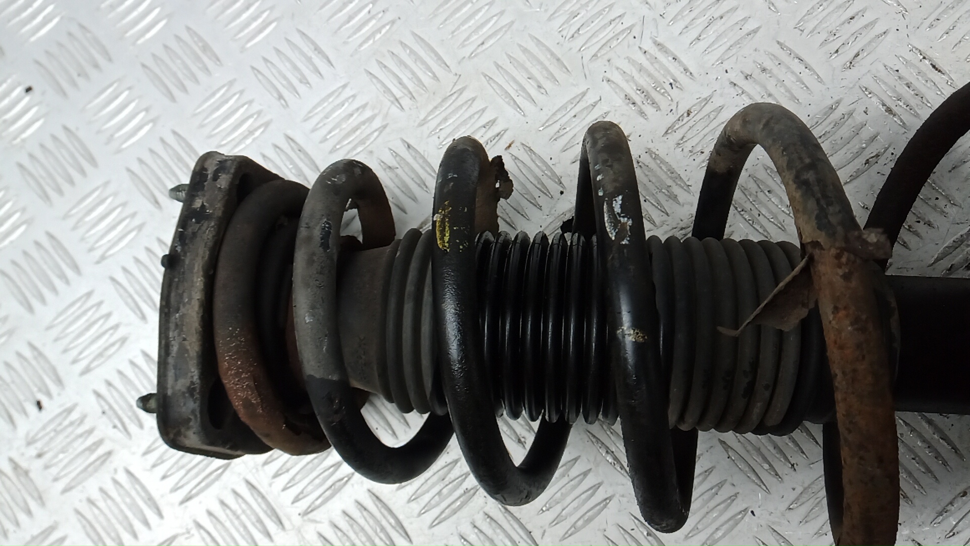 Амортизатор задний правый