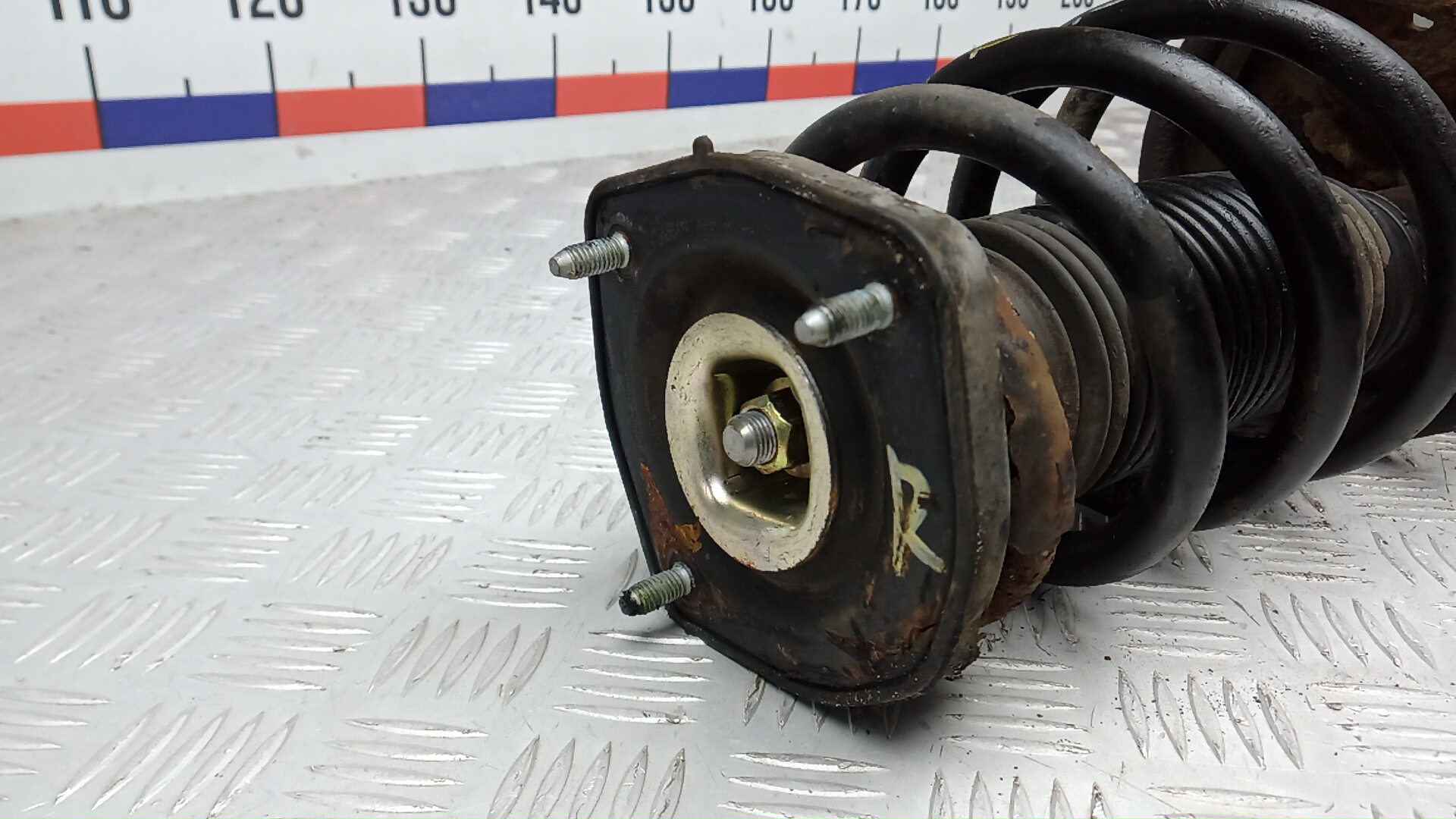 Амортизатор задний правый