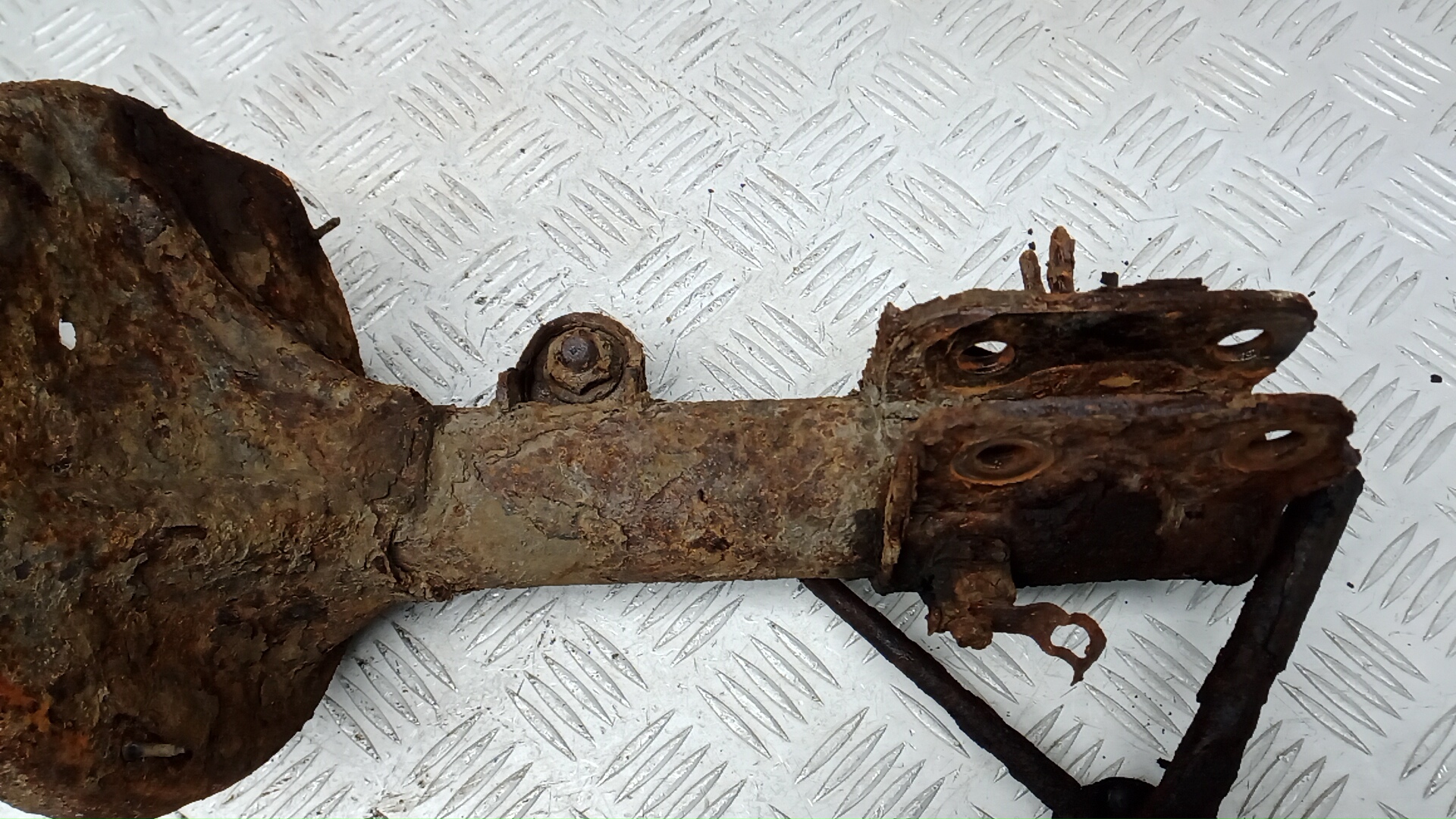 Амортизатор задний правый