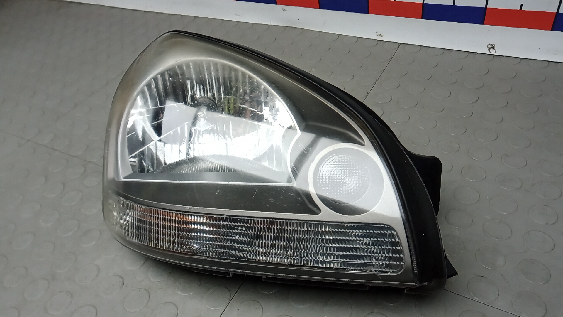 Фара правая