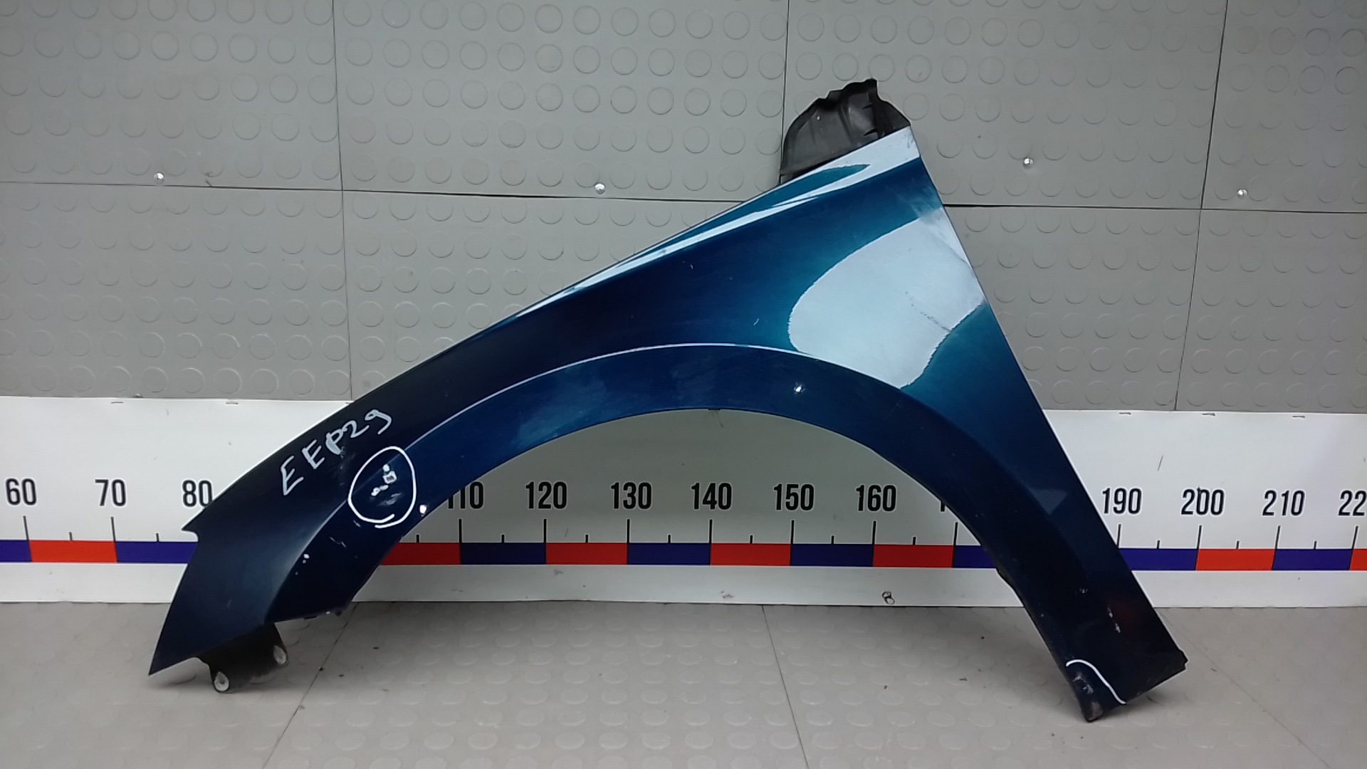 Крыло переднее левое