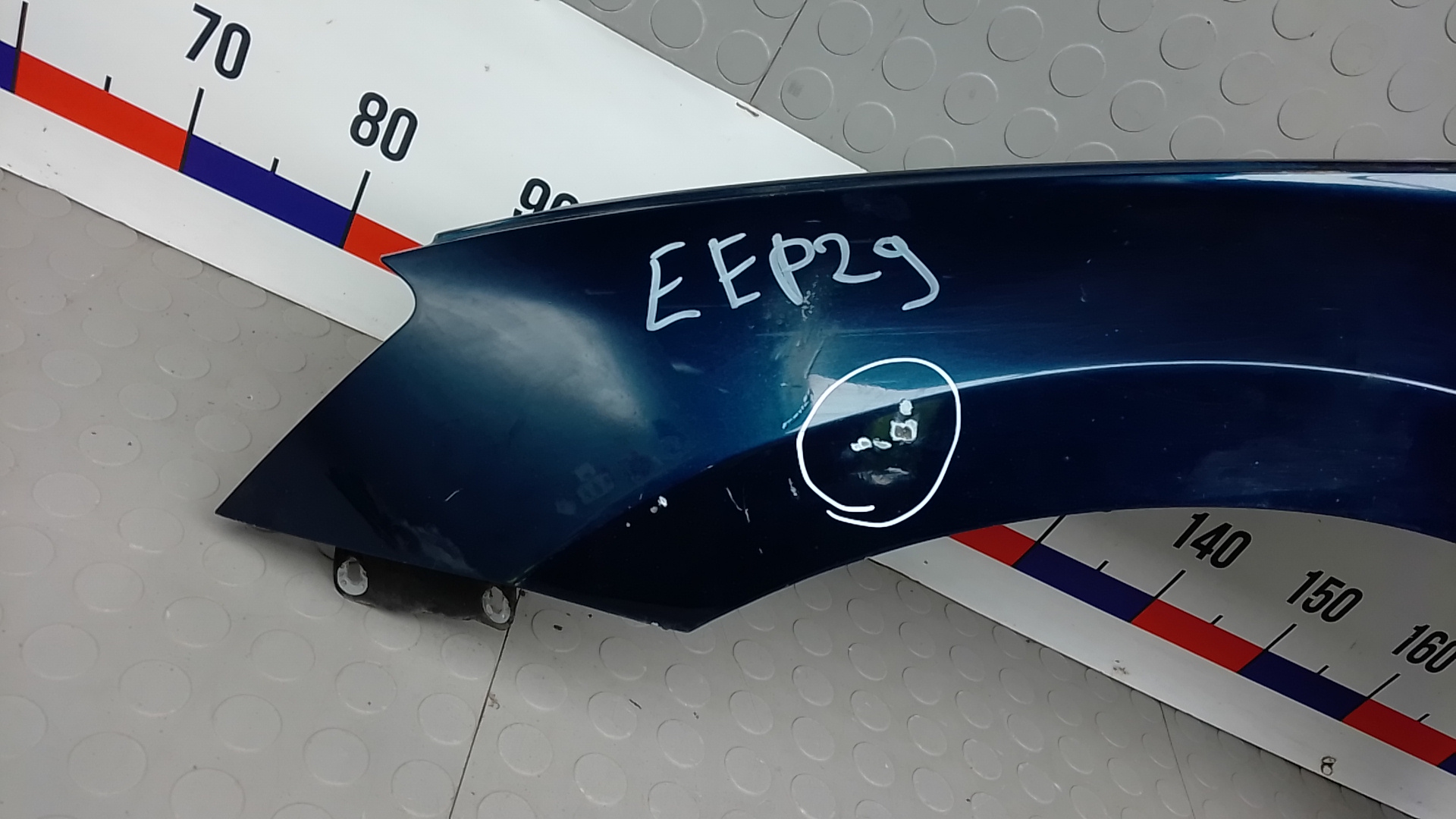 Крыло переднее левое