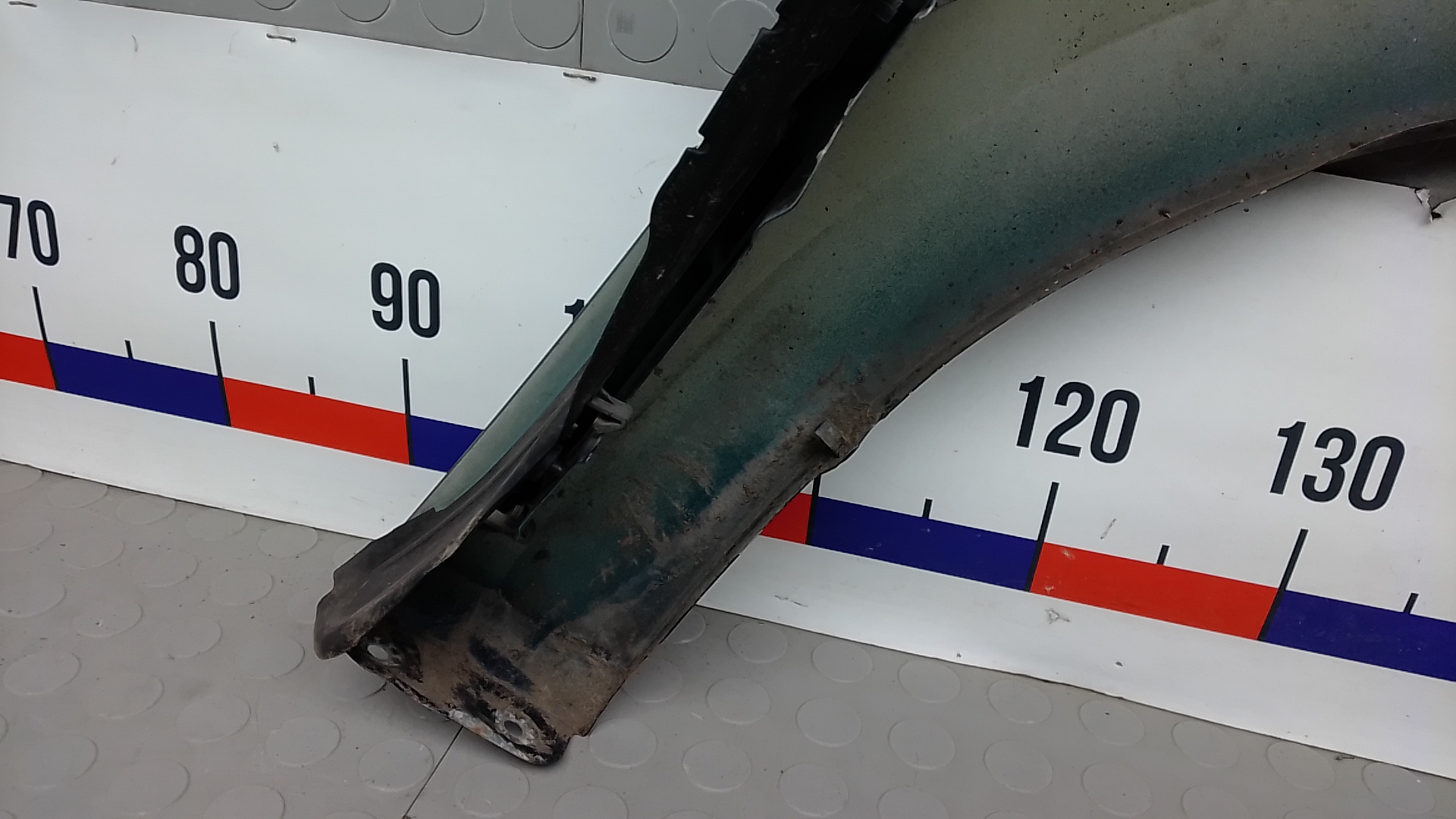 Крыло переднее левое