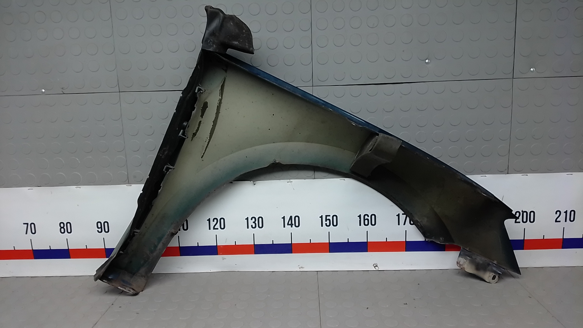 Крыло переднее левое