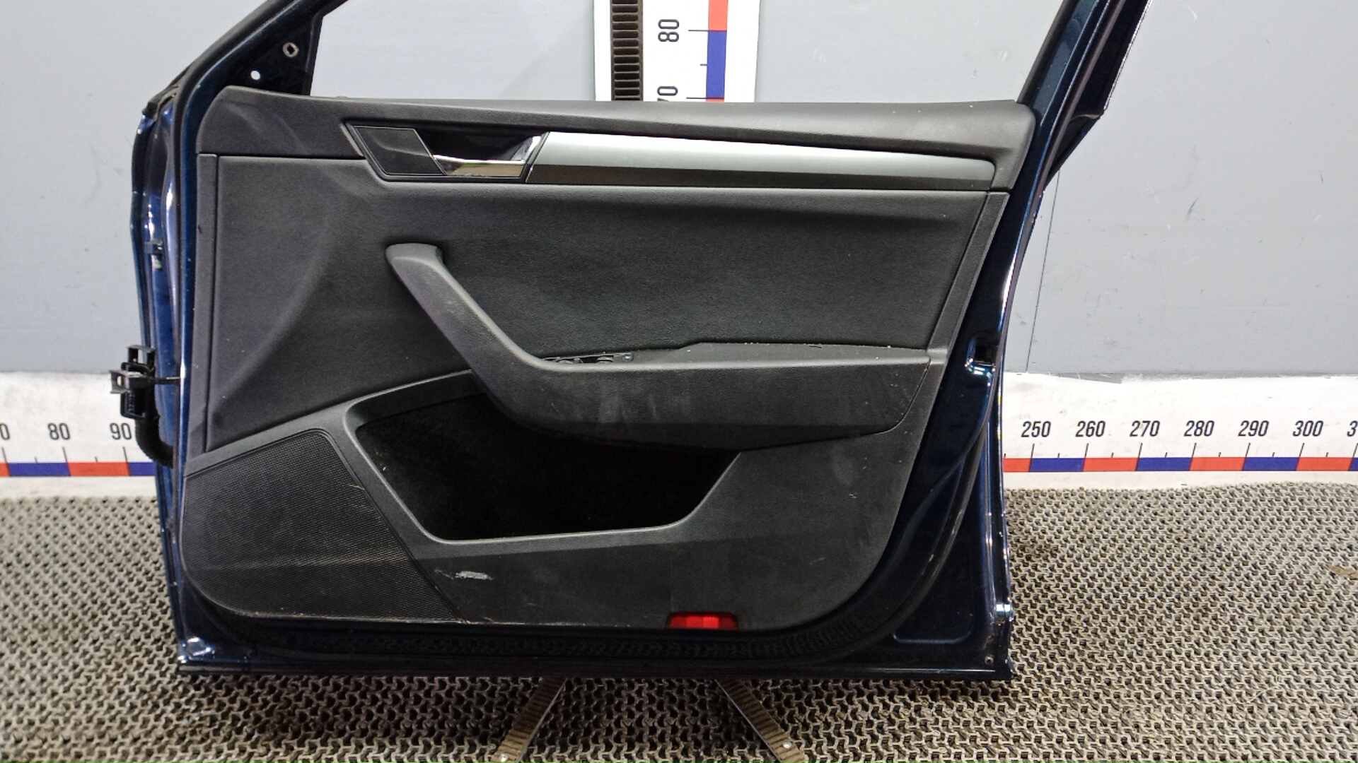 Дверь передняя правая