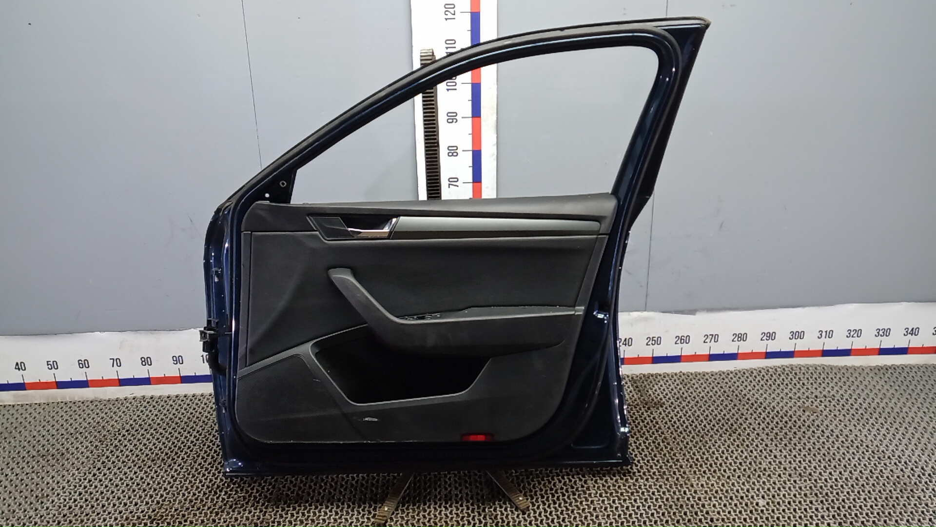 Дверь передняя правая