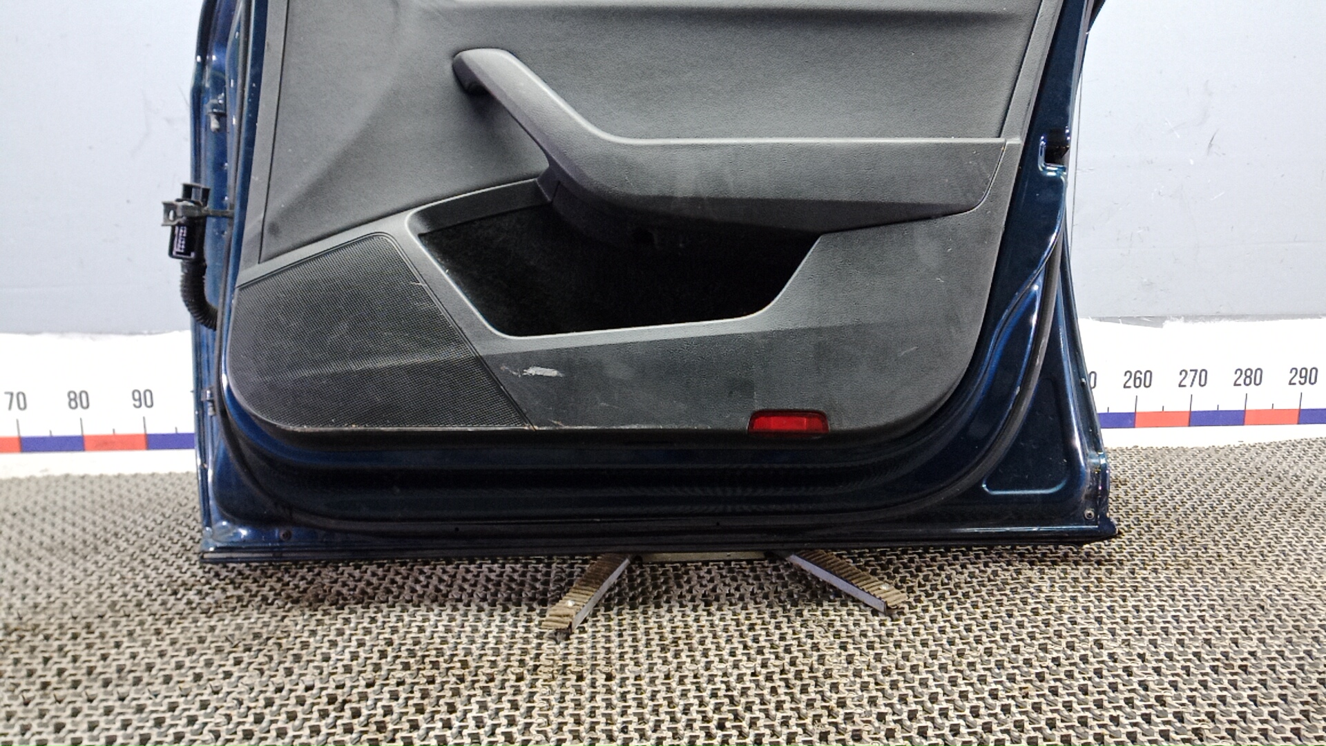 Дверь передняя правая