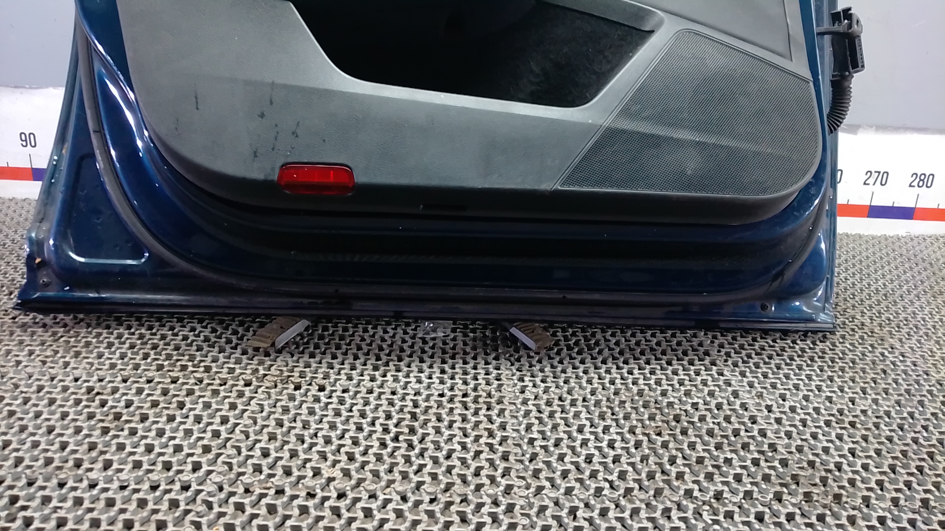 Дверь передняя левая