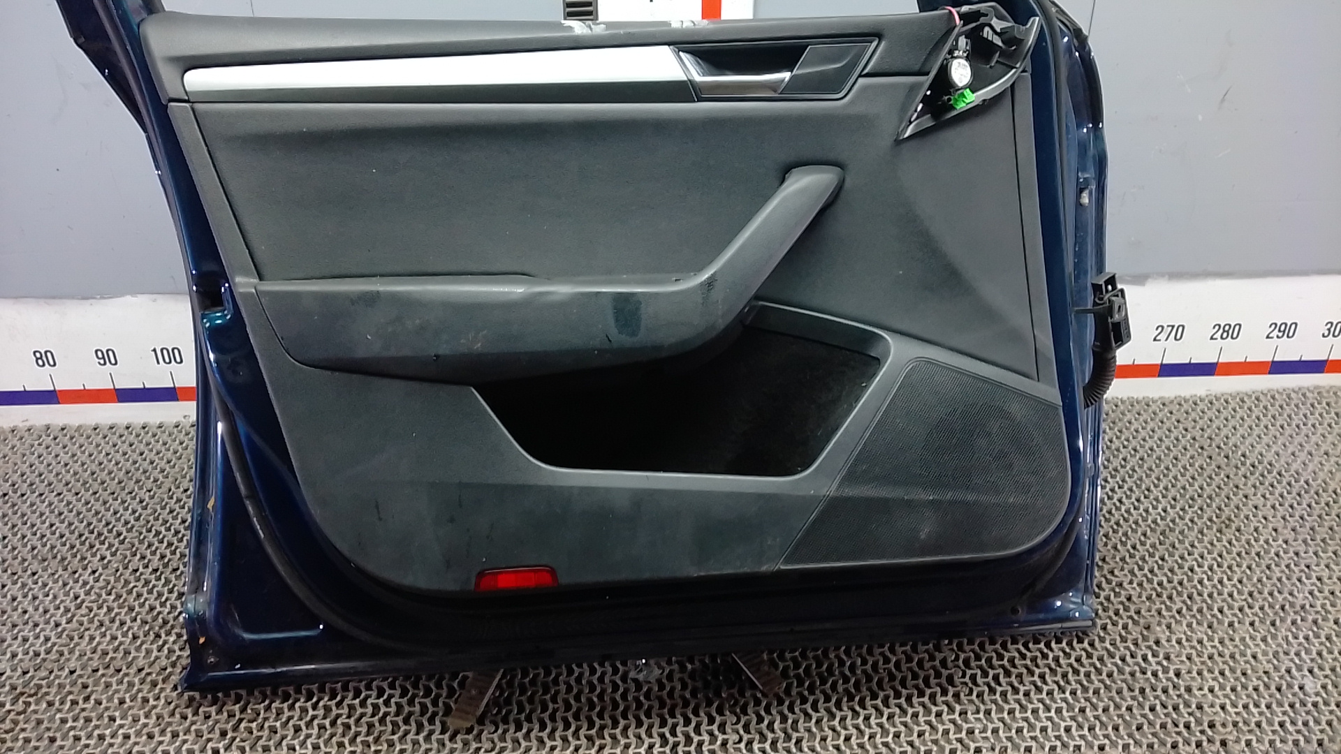 Дверь передняя левая