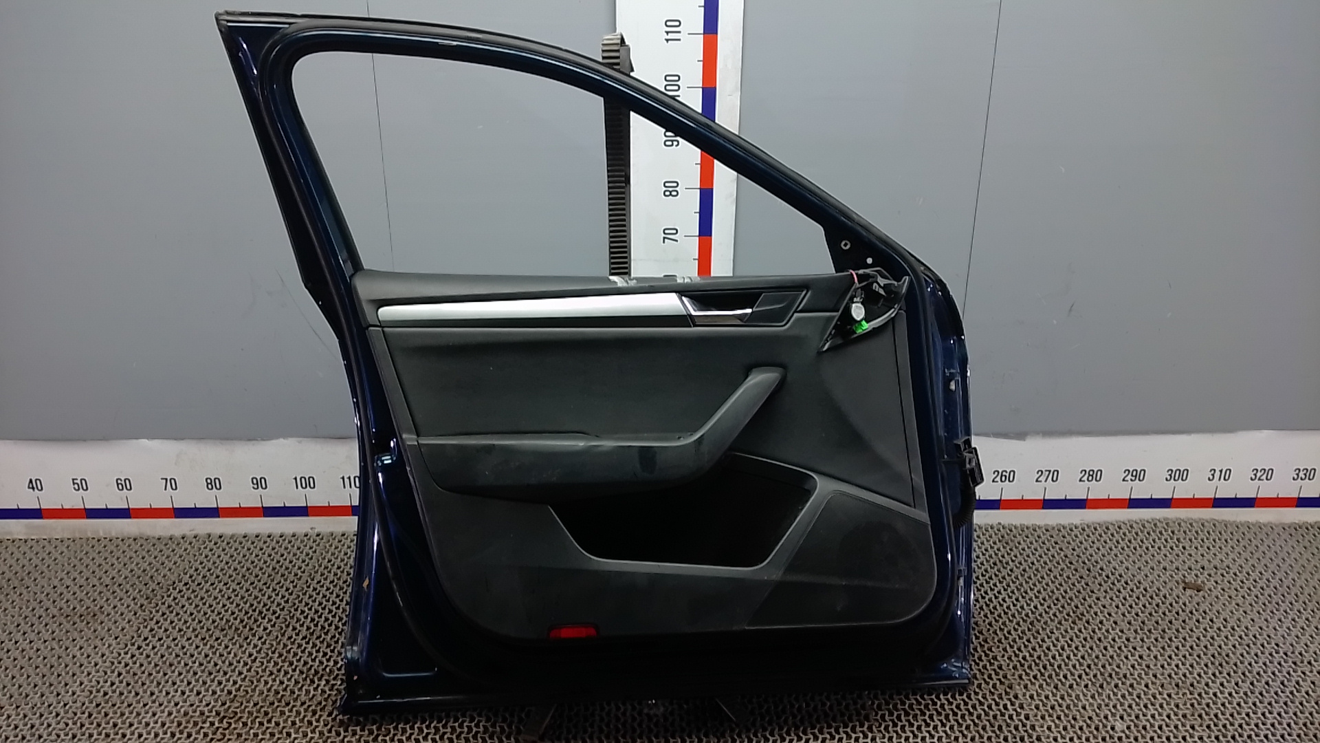 Дверь передняя левая