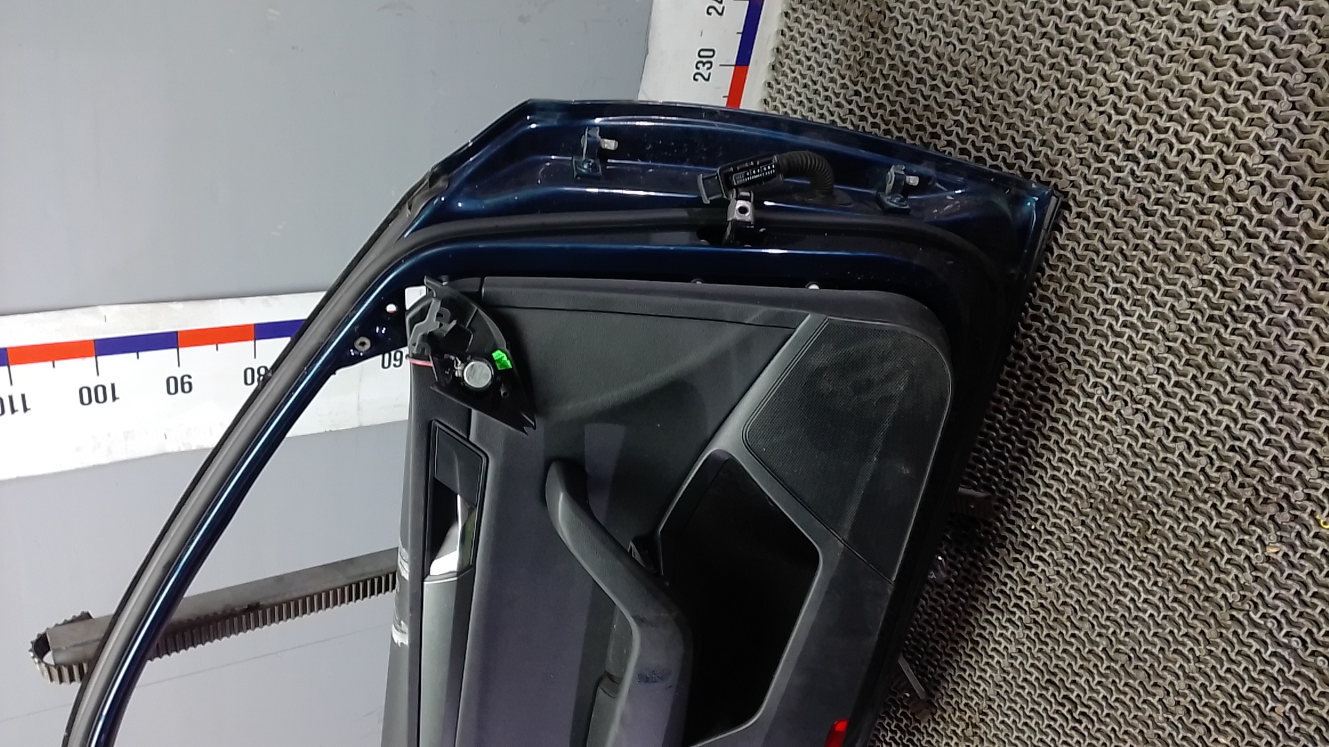 Дверь передняя левая