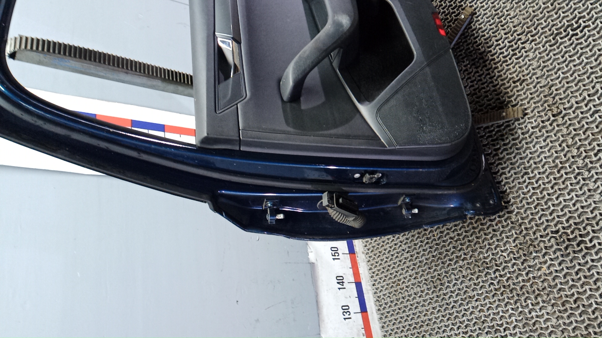 Дверь задняя правая