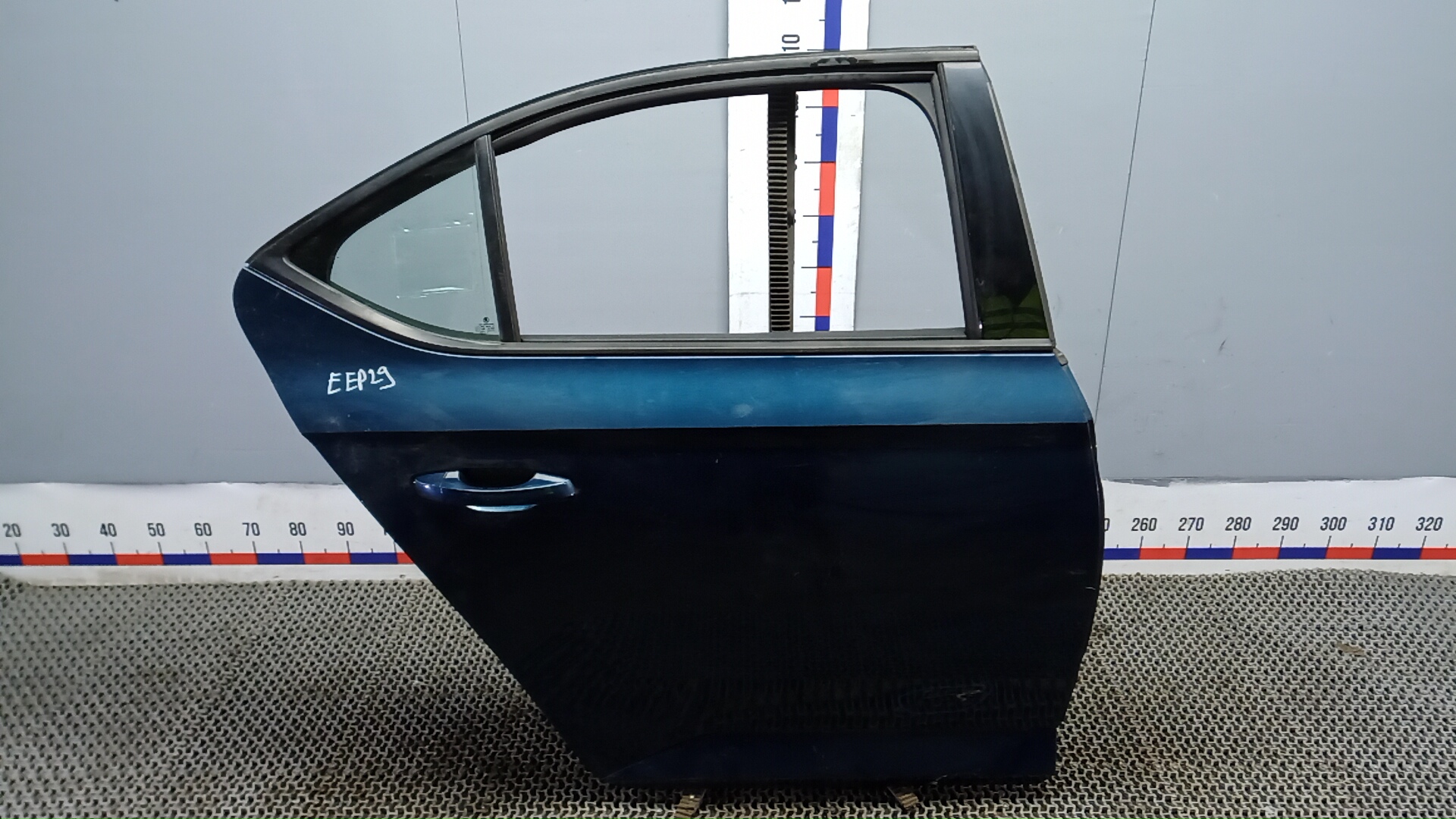 Дверь задняя правая