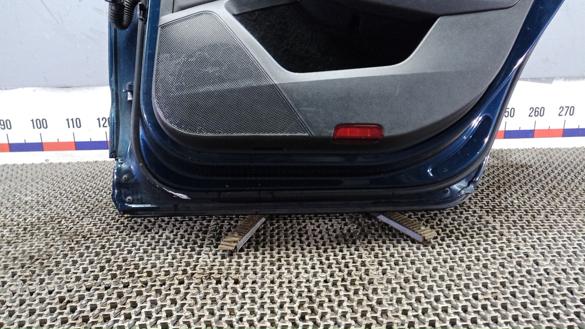 Дверь задняя правая