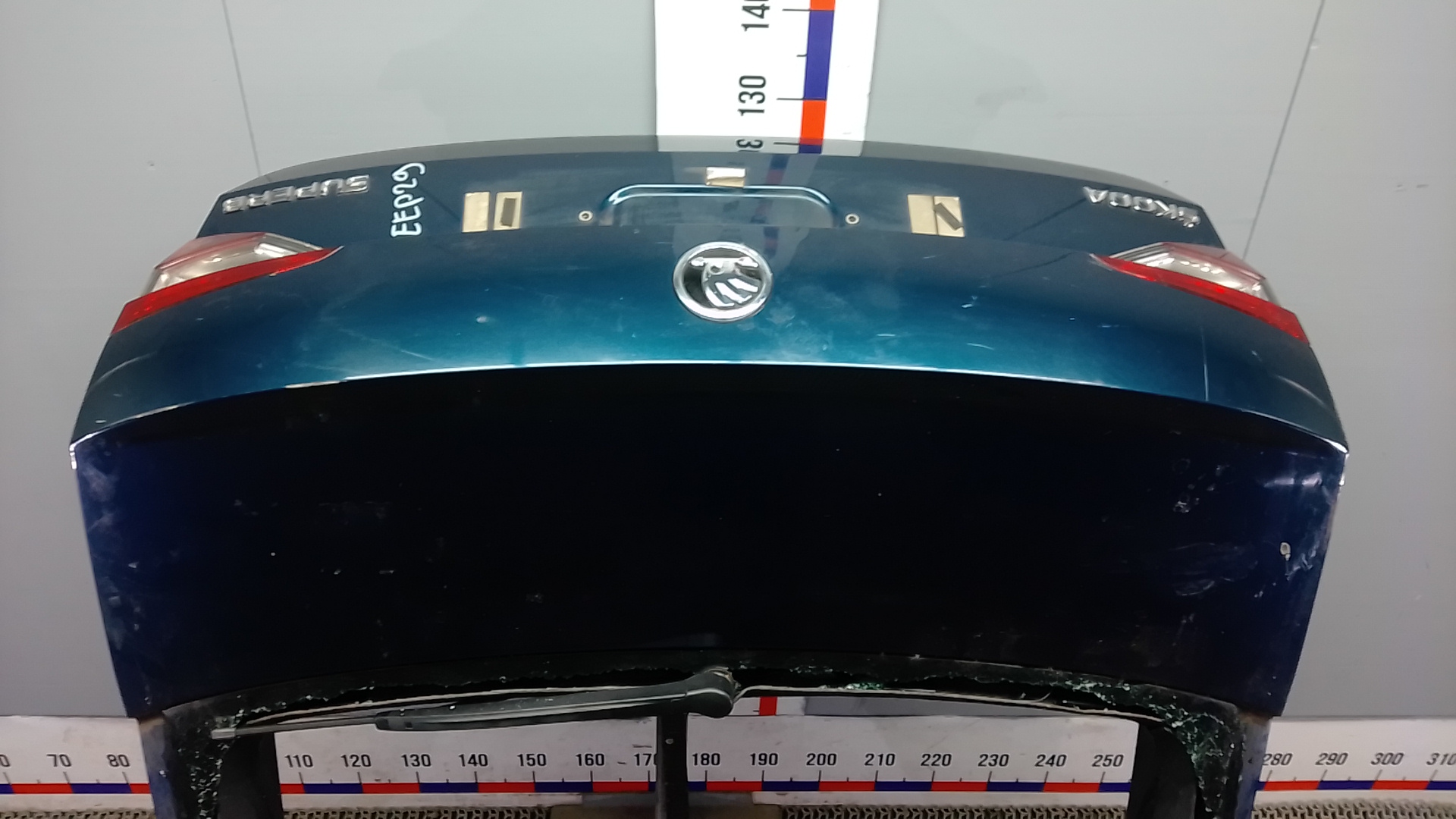 Дверь багажника