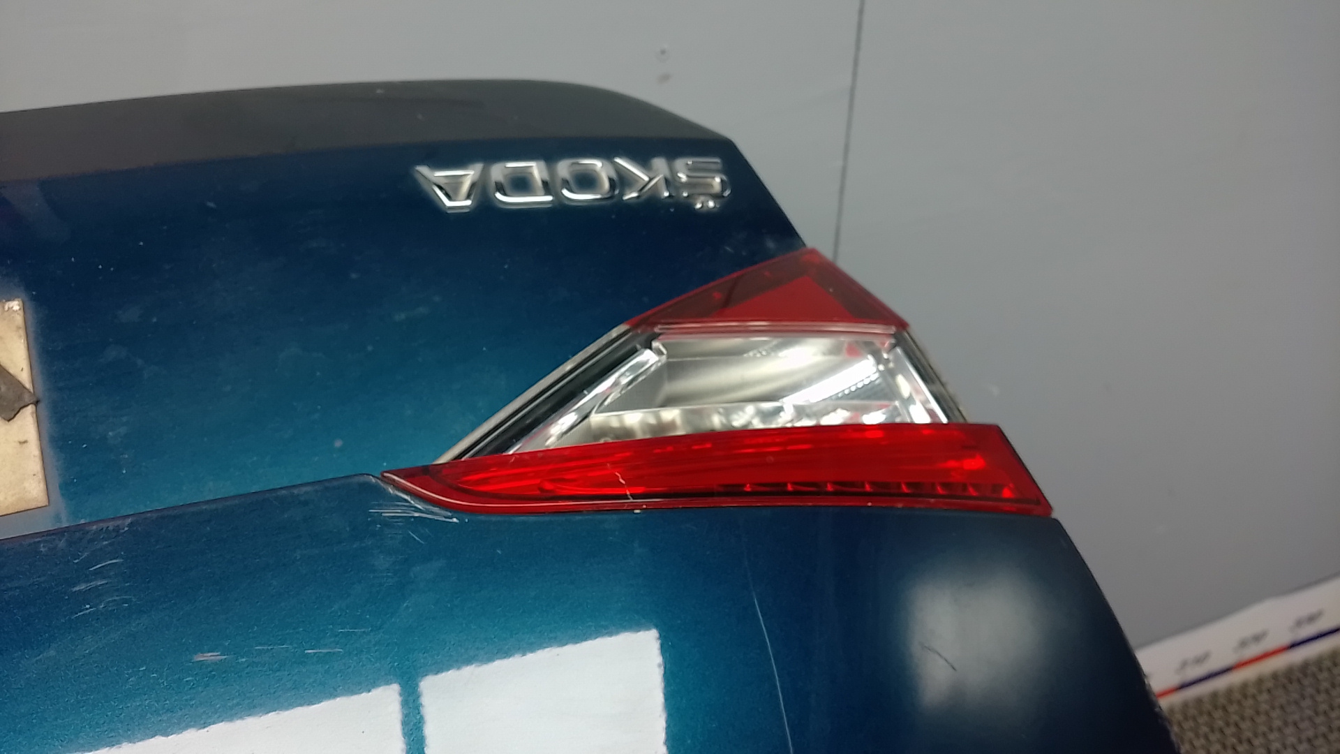 Дверь багажника