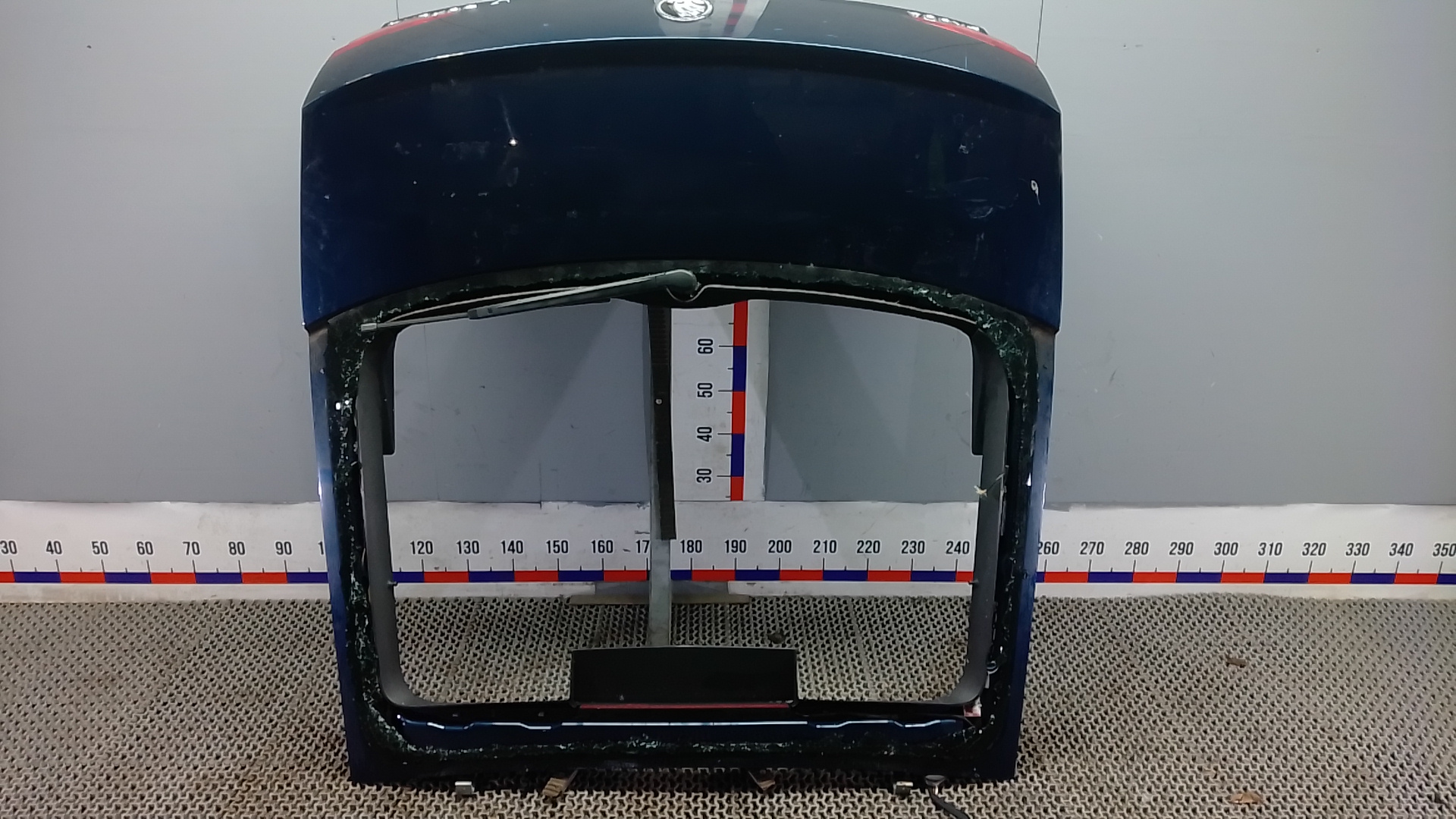 Дверь багажника