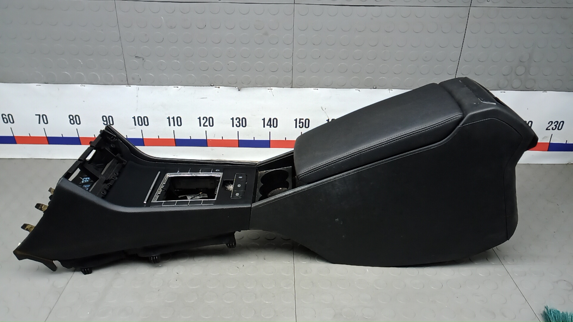 Подлокотник