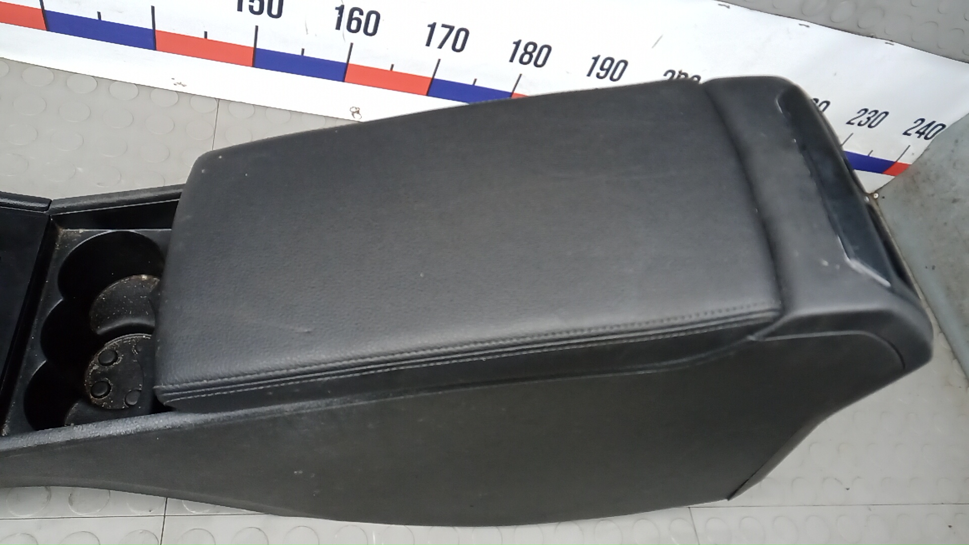 Подлокотник