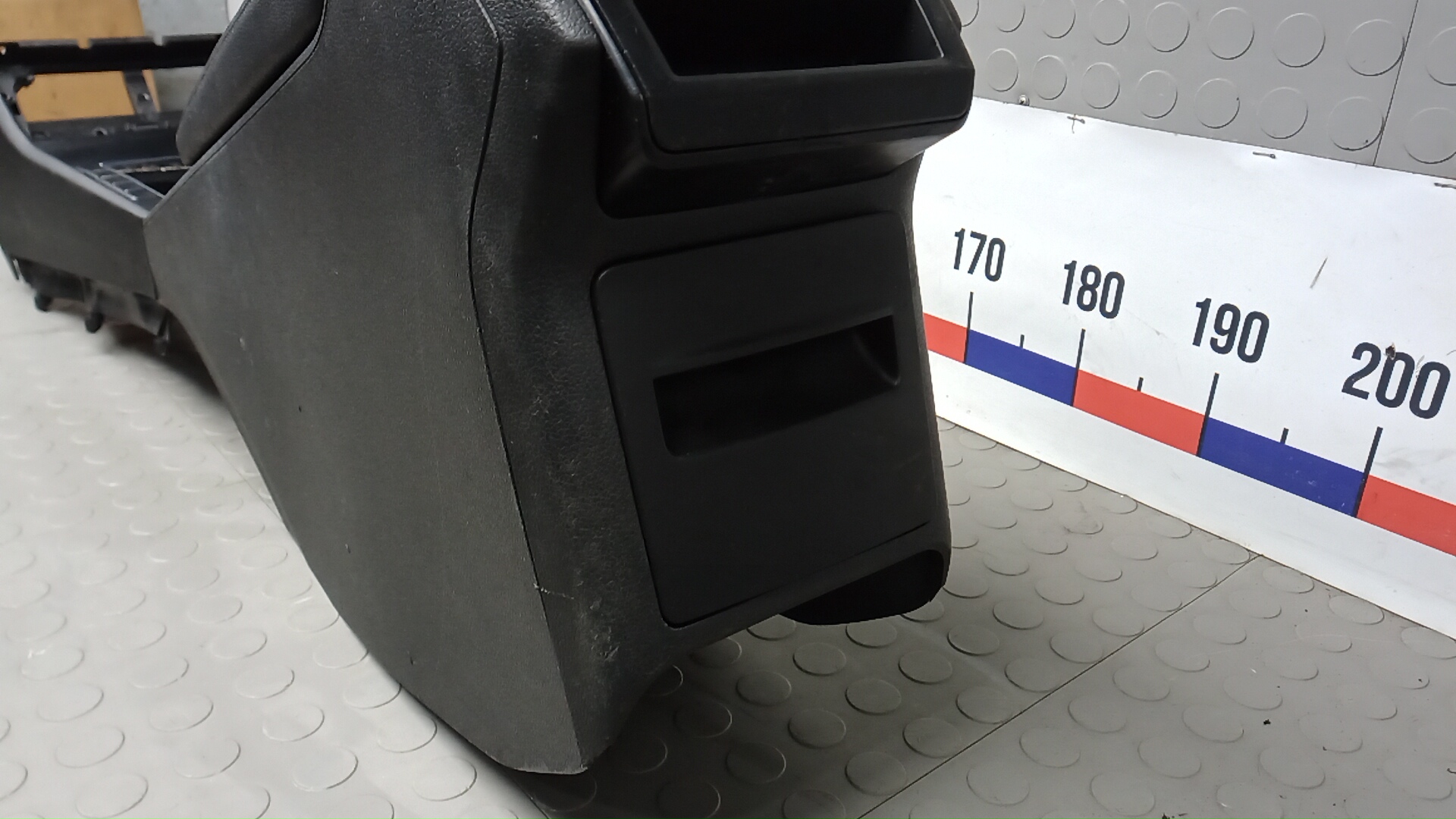 Подлокотник