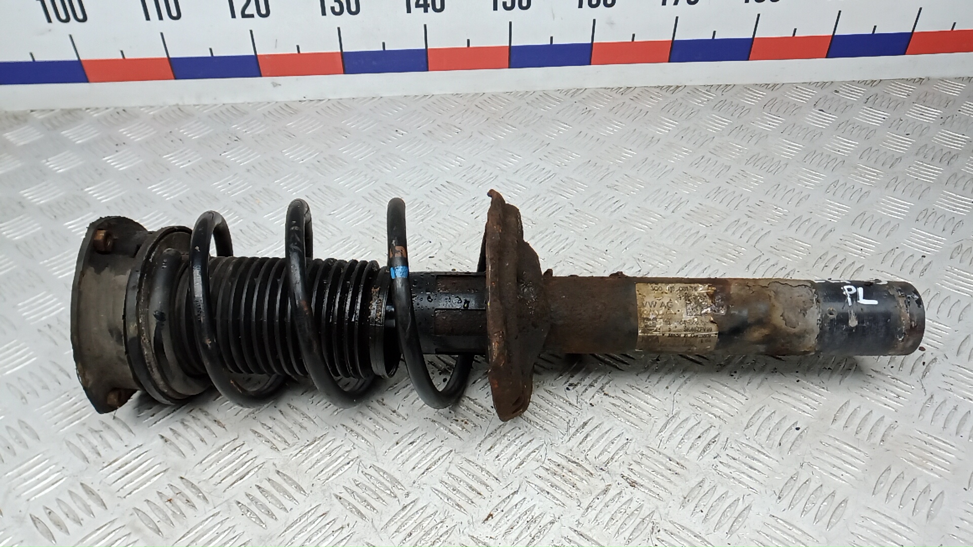 Амортизатор передний левый