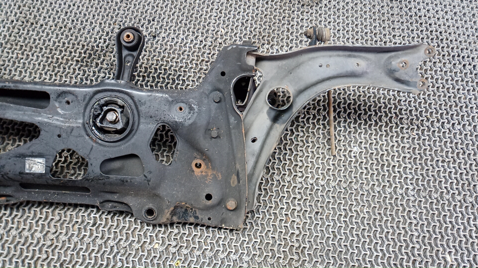 Балка передняя (крепление продольных тяг)